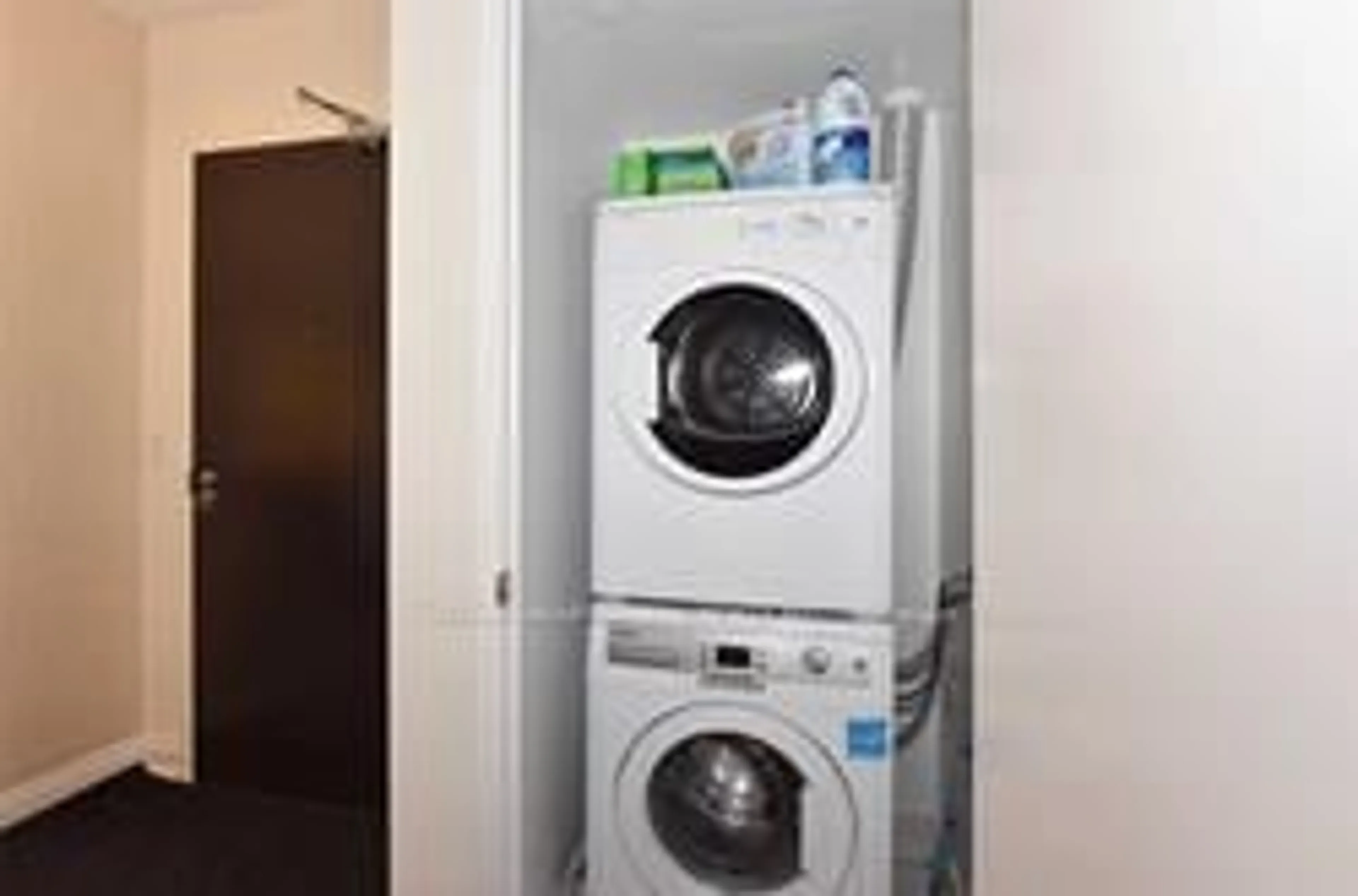 Laundry room for 9 Valhalla Inn Rd #1611, Toronto Ontario M9B 0B2