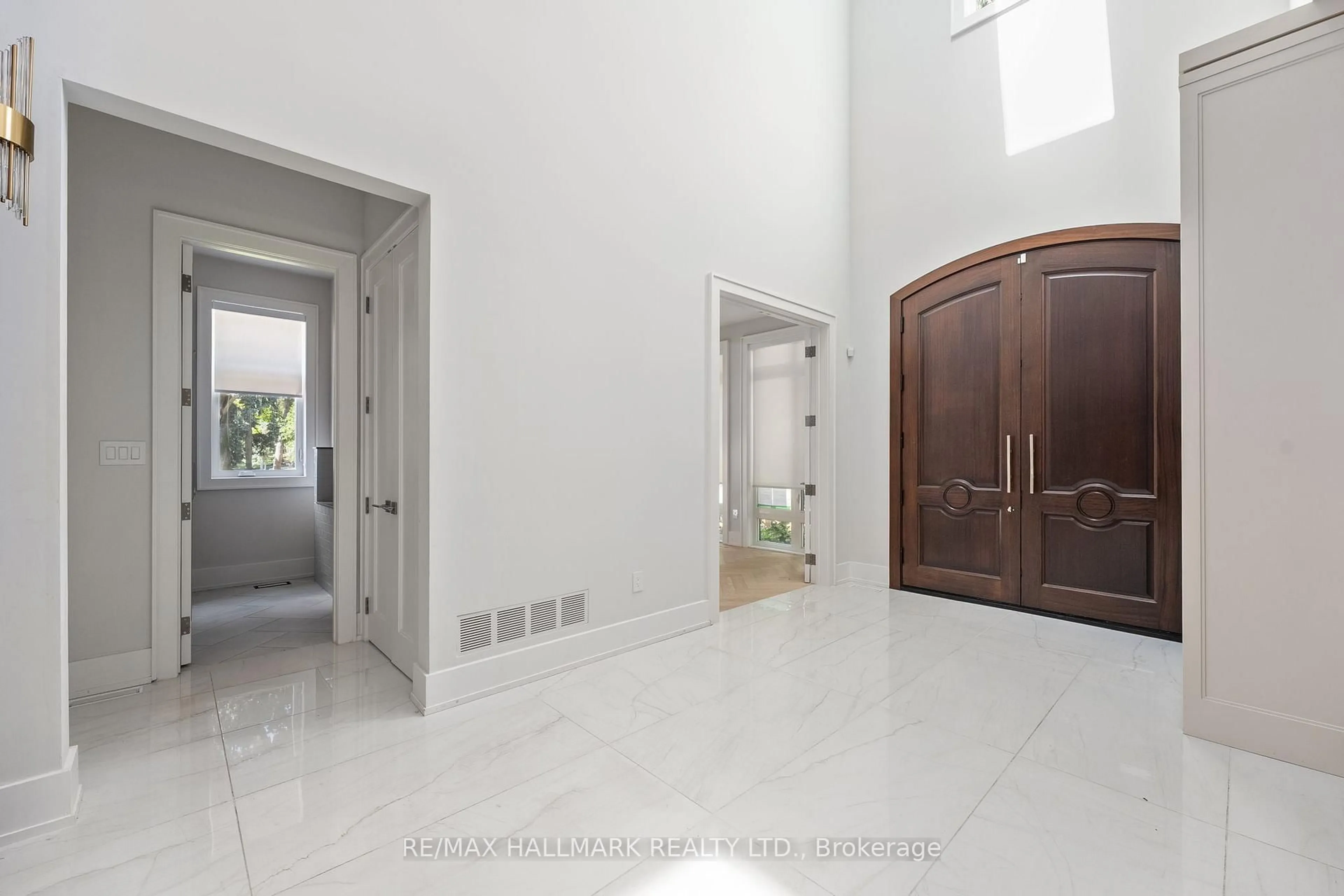 Indoor entryway for 1161 MIRADA Pl, Mississauga Ontario L5H 3B6