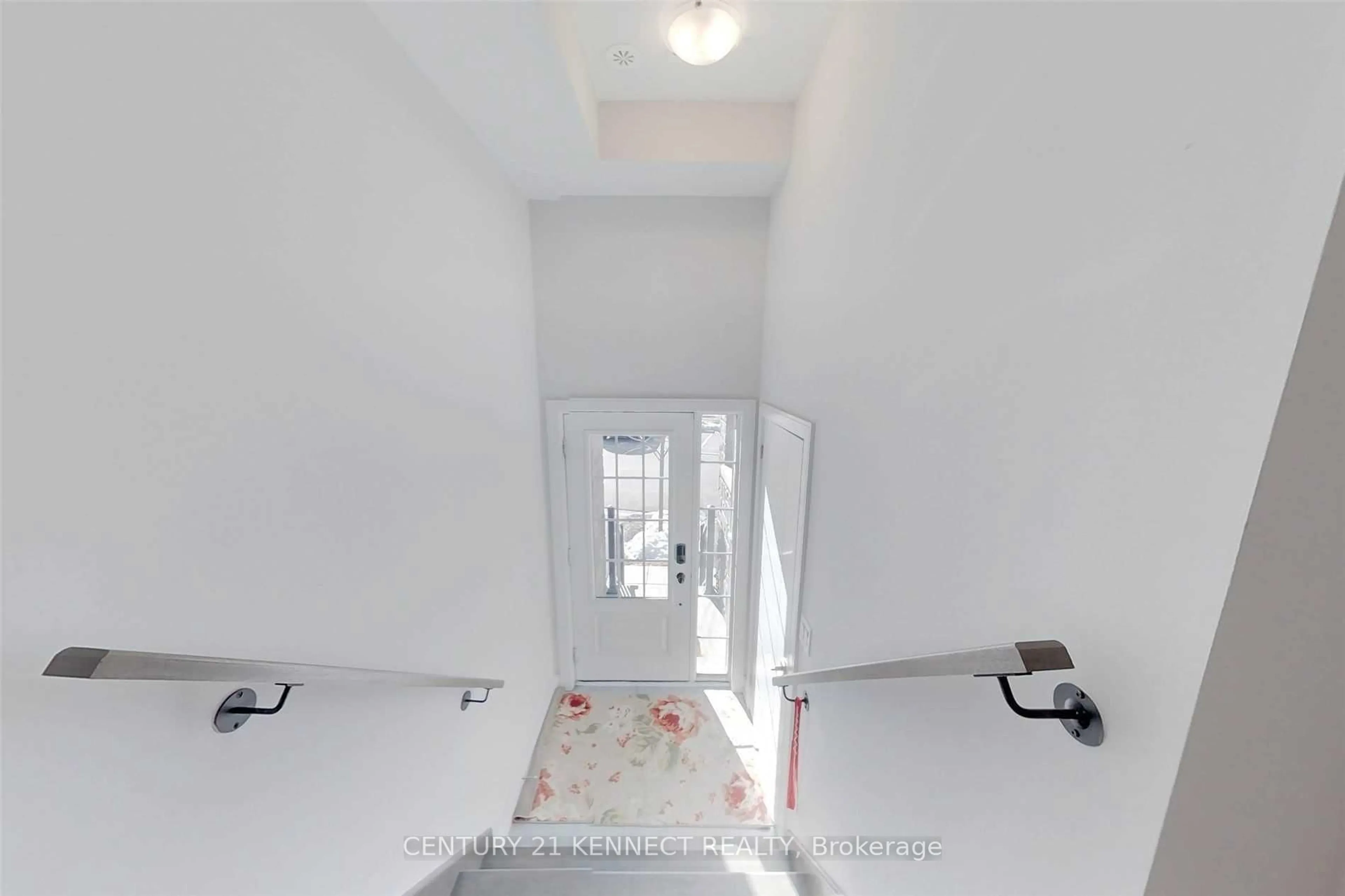Indoor foyer for 588 Rapids Lane, Mississauga Ontario L5G 0A9