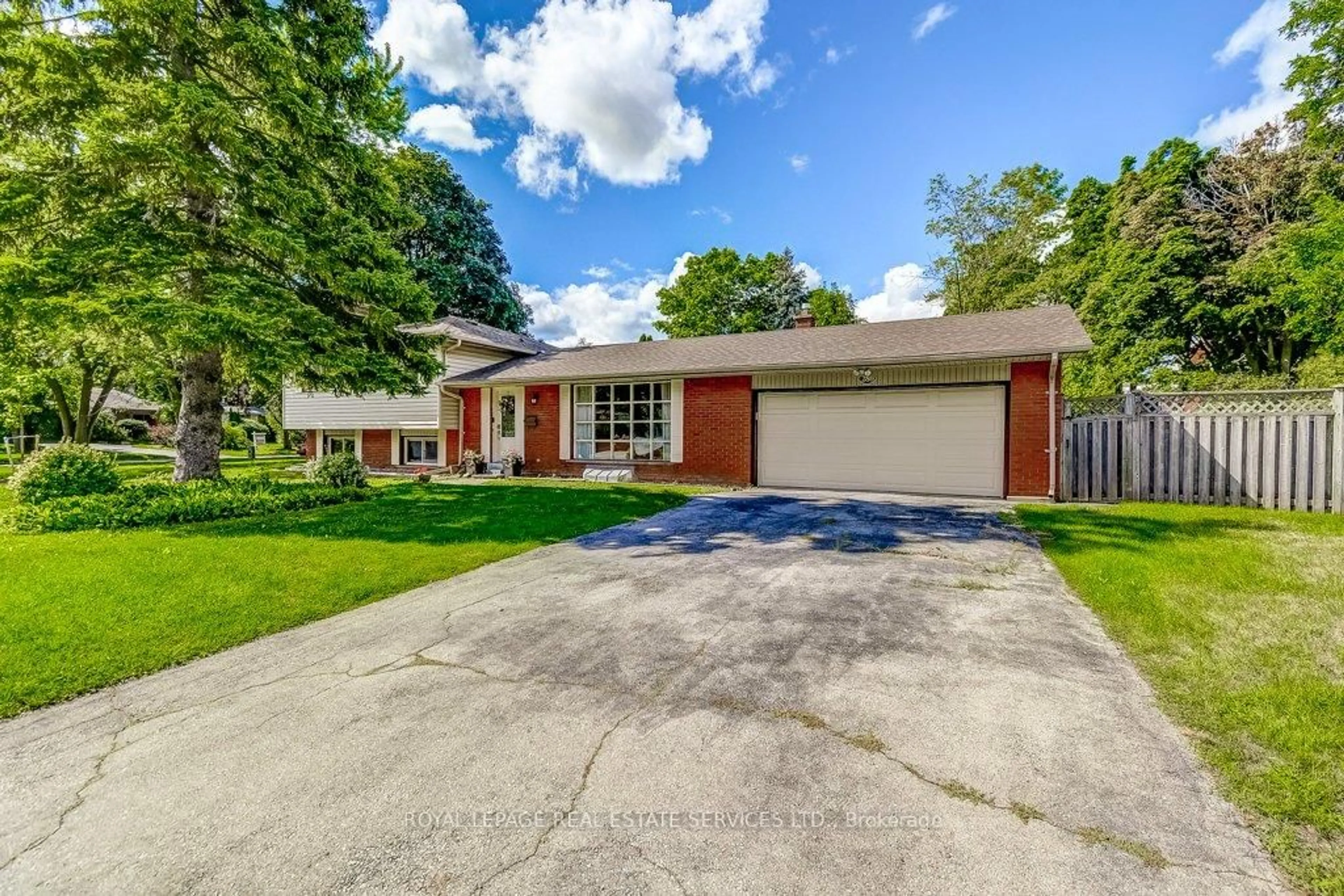 Home with brick exterior material, street for 280 Savannah Gate, Oakville Ontario L6L 4E6