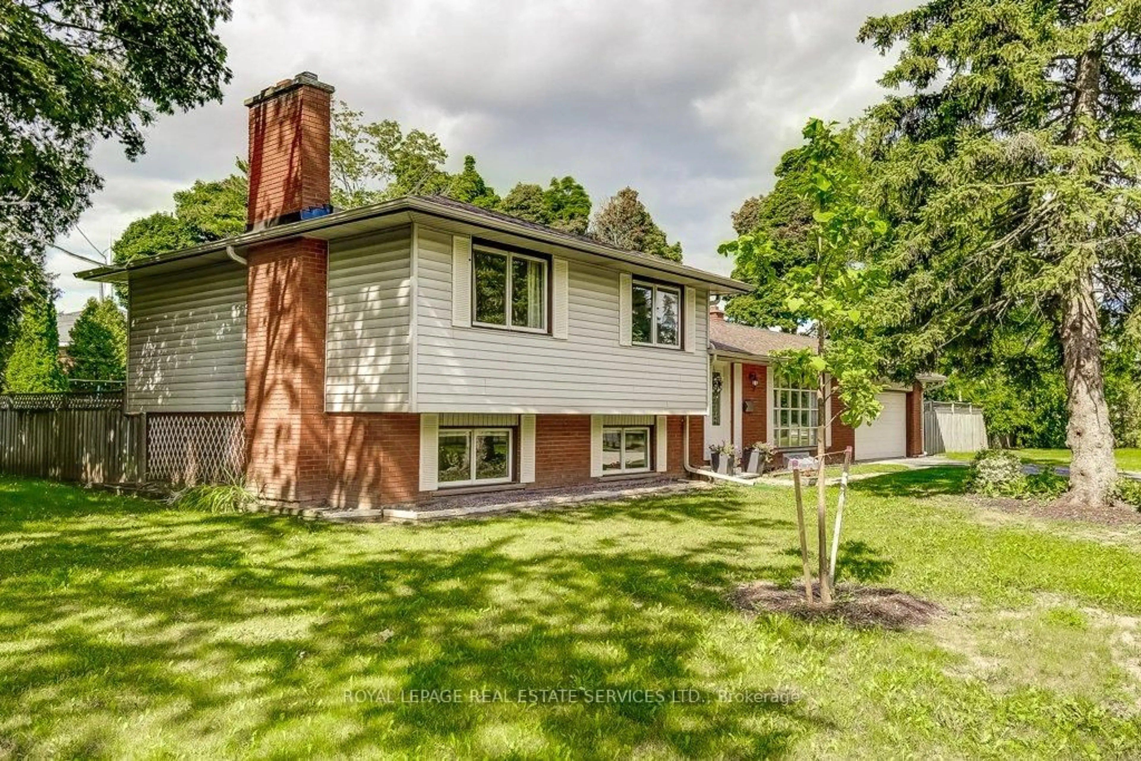 Home with brick exterior material, street for 280 Savannah Gate, Oakville Ontario L6L 4E6