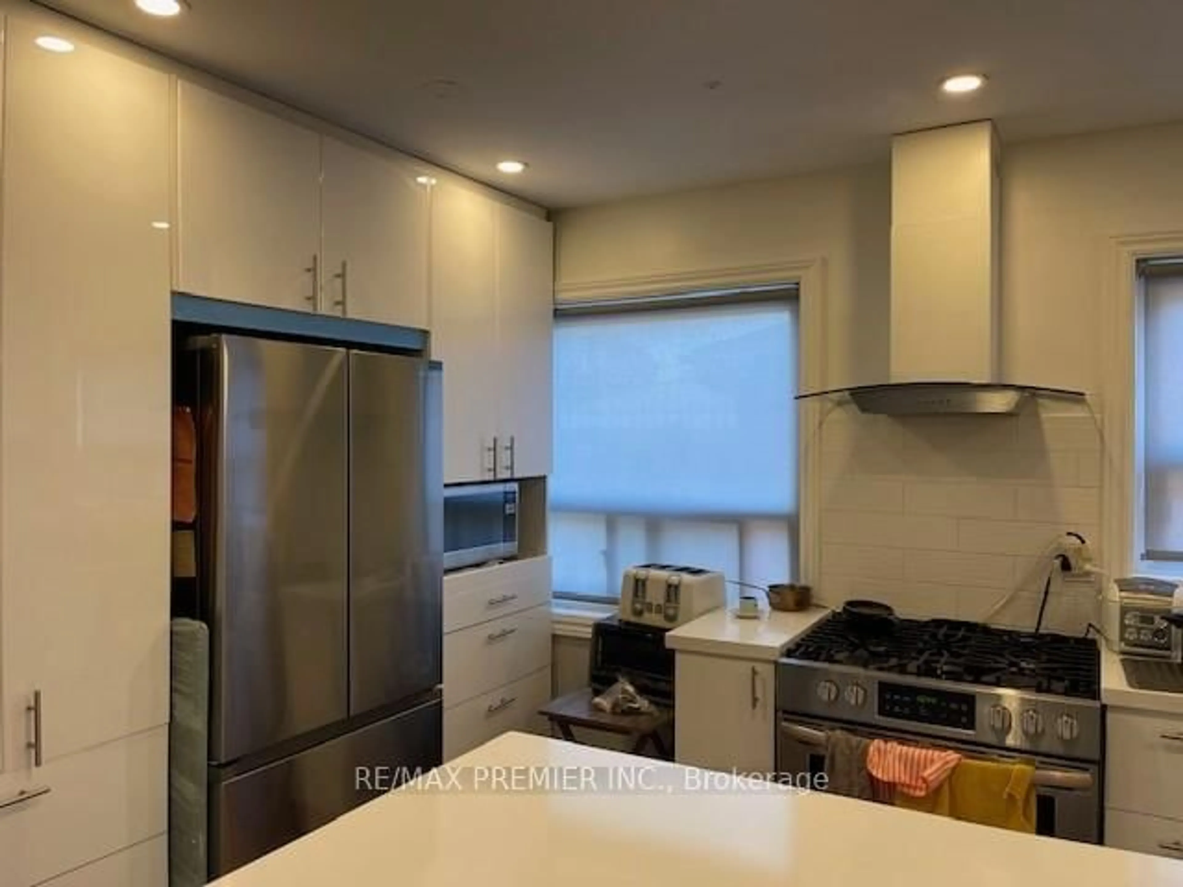 Unknown for 6 Gotham Crt, Toronto Ontario M6M 2N8