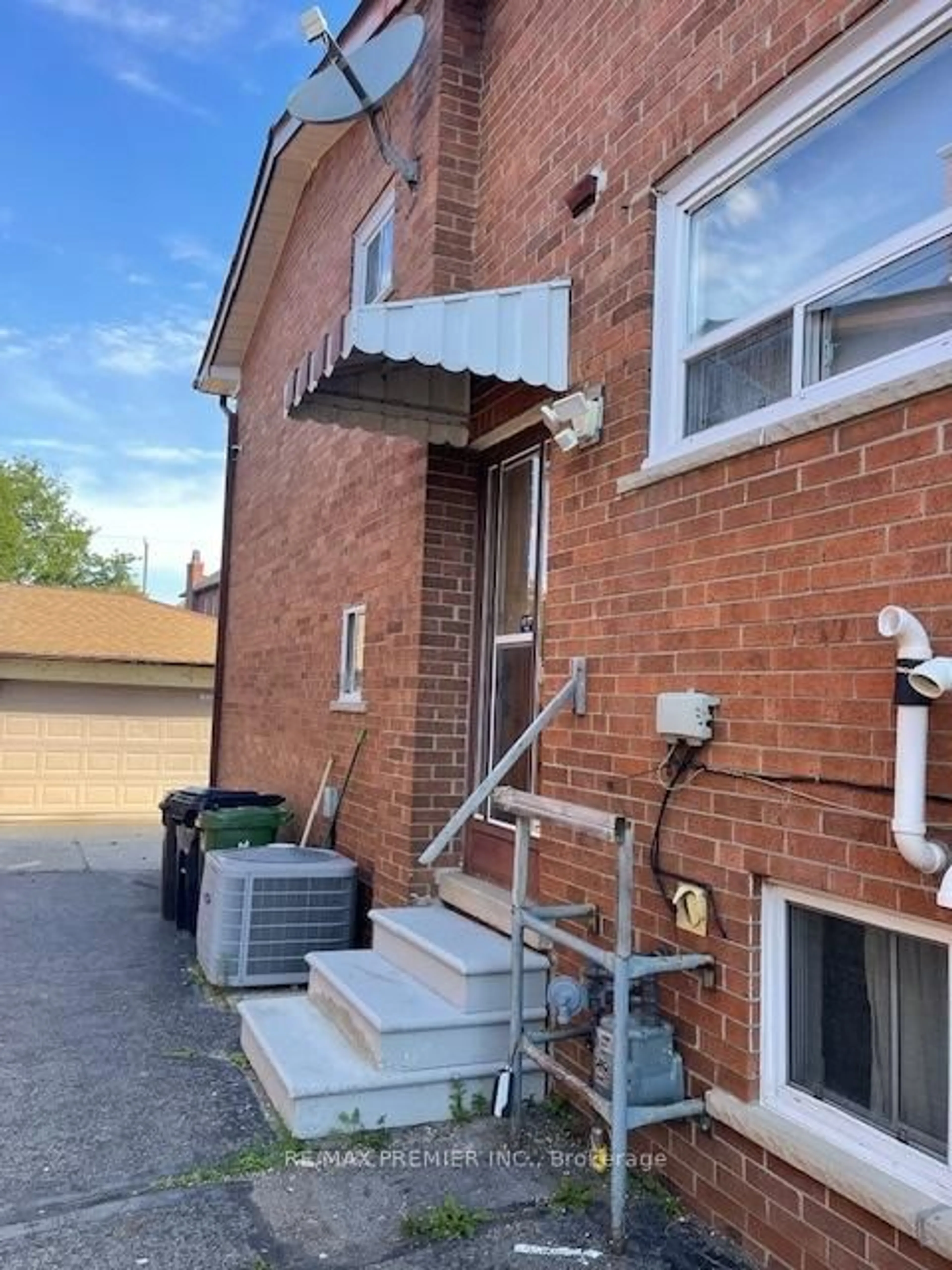 Home with brick exterior material, street for 6 Gotham Crt, Toronto Ontario M6M 2N8