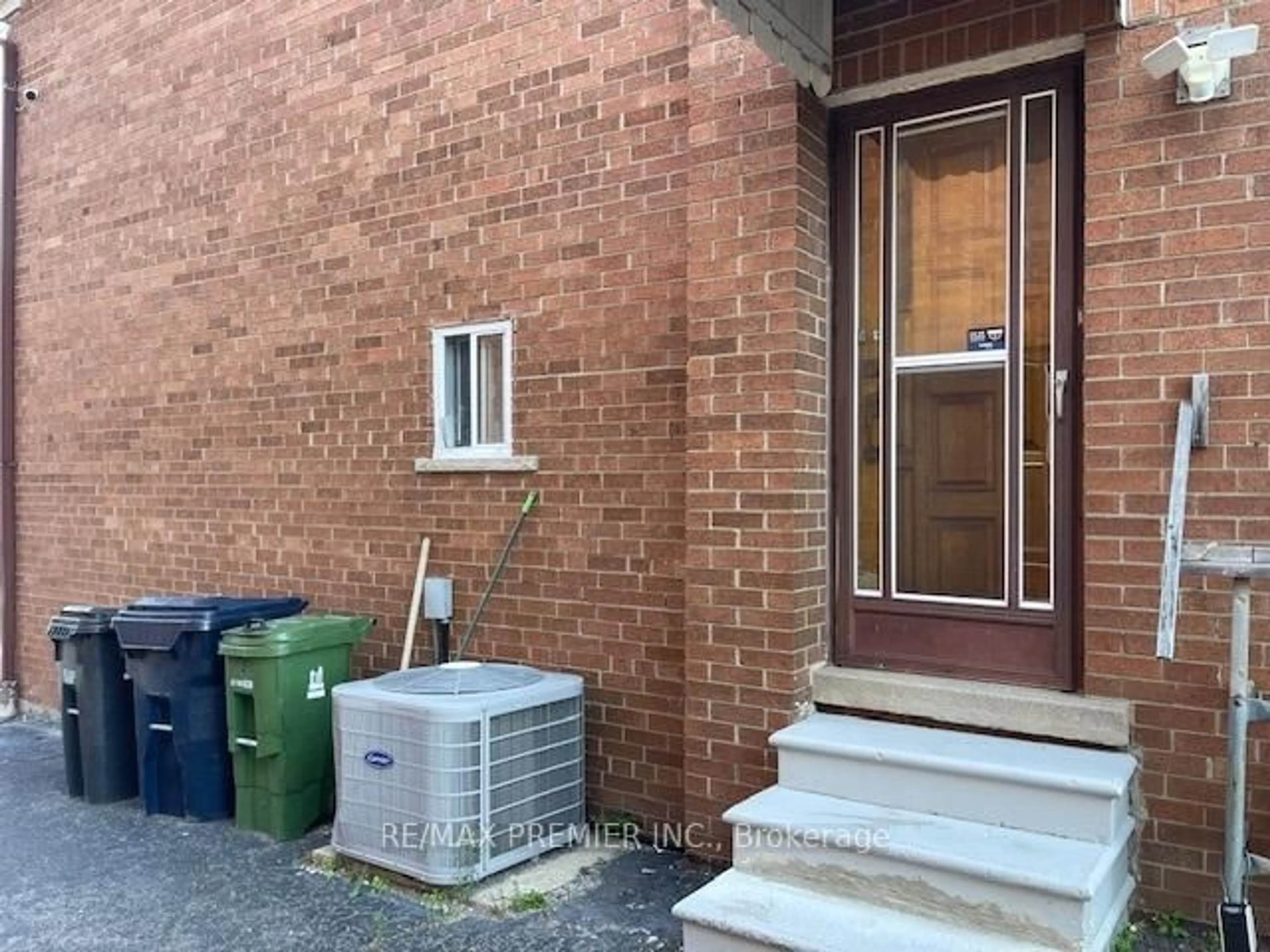 Unknown for 6 Gotham Crt, Toronto Ontario M6M 2N8