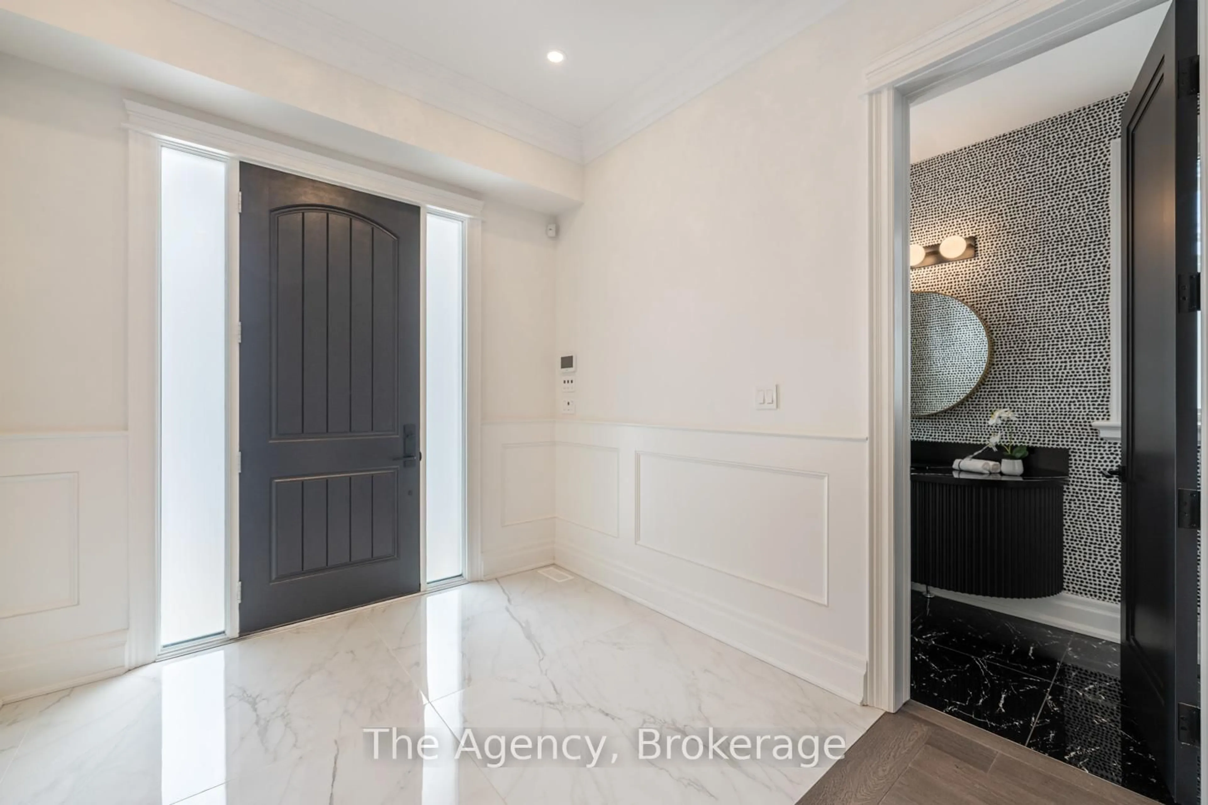 Indoor entryway for 2265 Lakeshore Rd #3, Burlington Ontario L7R 1B1