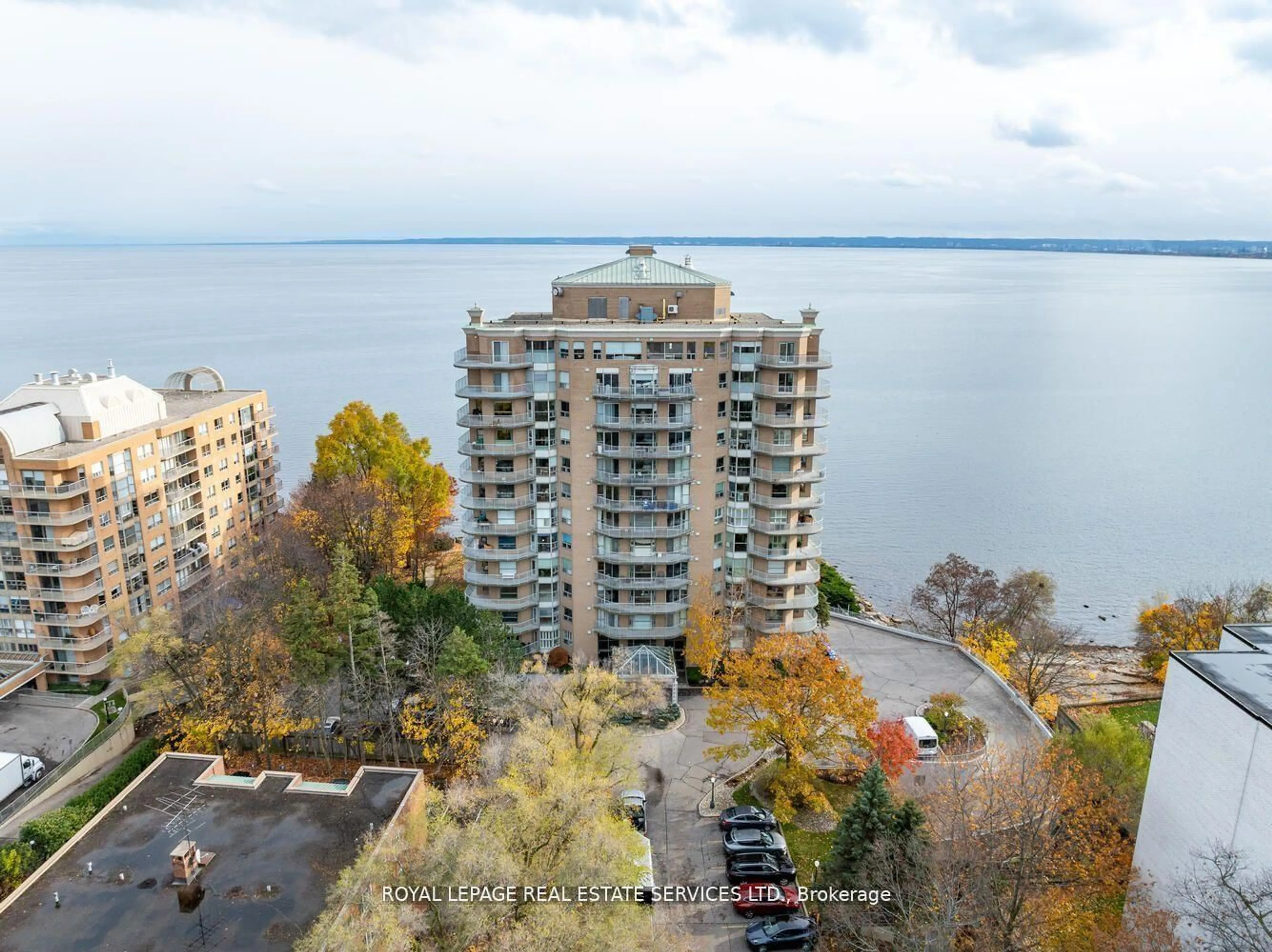 A pic from outside/outdoor area/front of a property/back of a property/a pic from drone, water/lake/river/ocean view for 2190 Lakeshore Rd #301, Burlington Ontario L7R 4K1