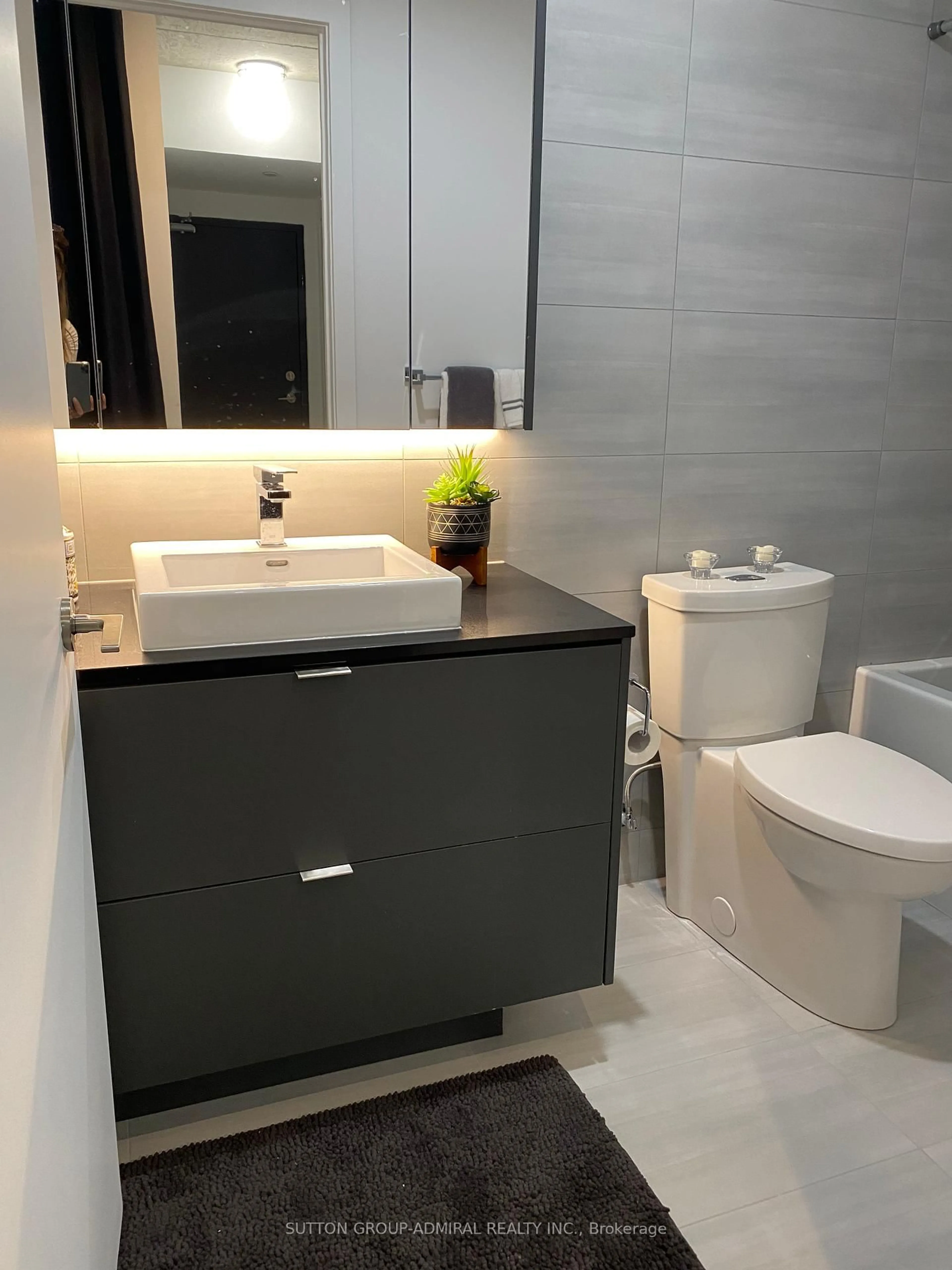 Contemporary bathroom, ceramic/tile floor for 7 Smith Cres #404, Toronto Ontario M8Z 0G3