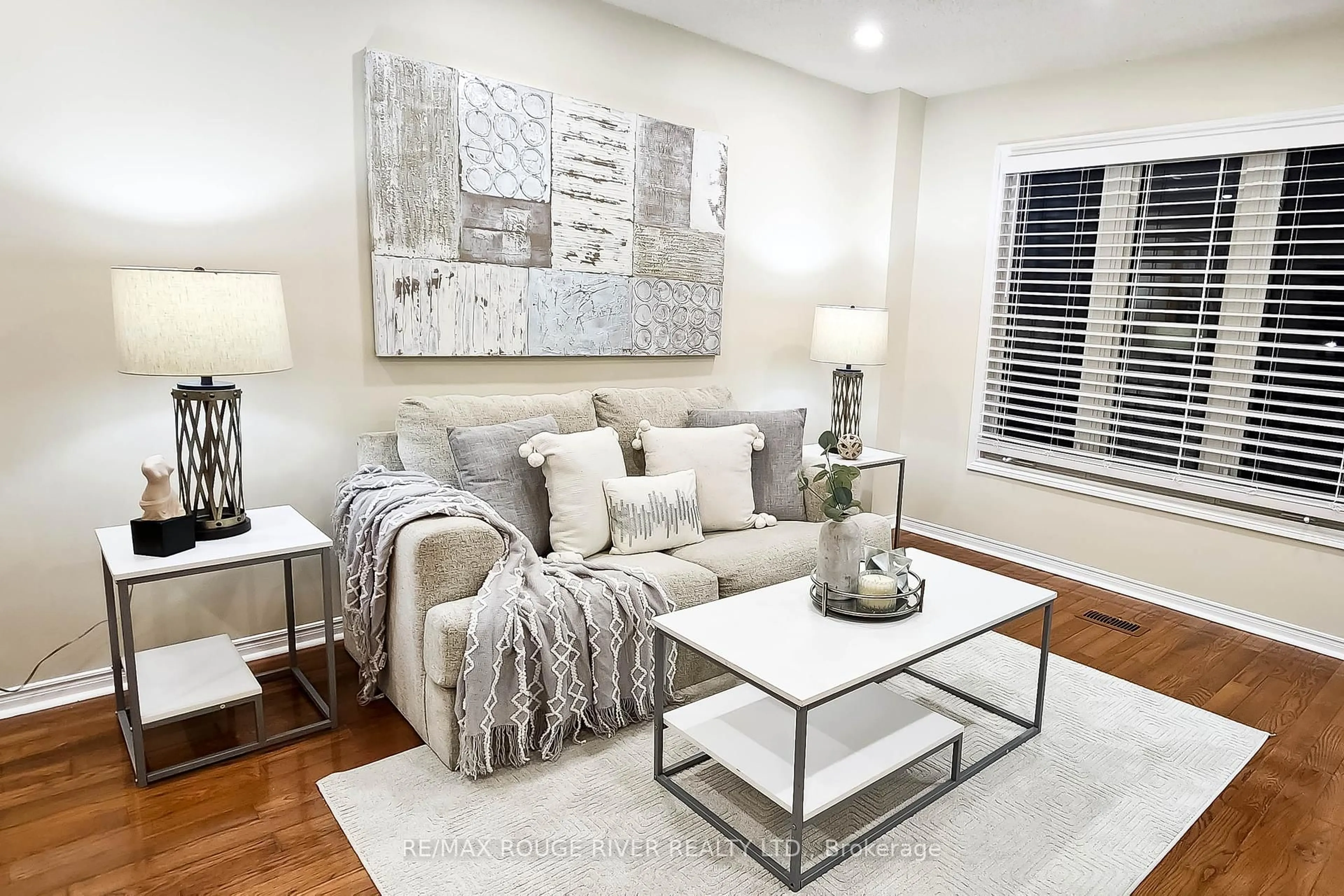Living room with furniture, unknown for 307 Michael Dr, Orangeville Ontario L9W 4M5