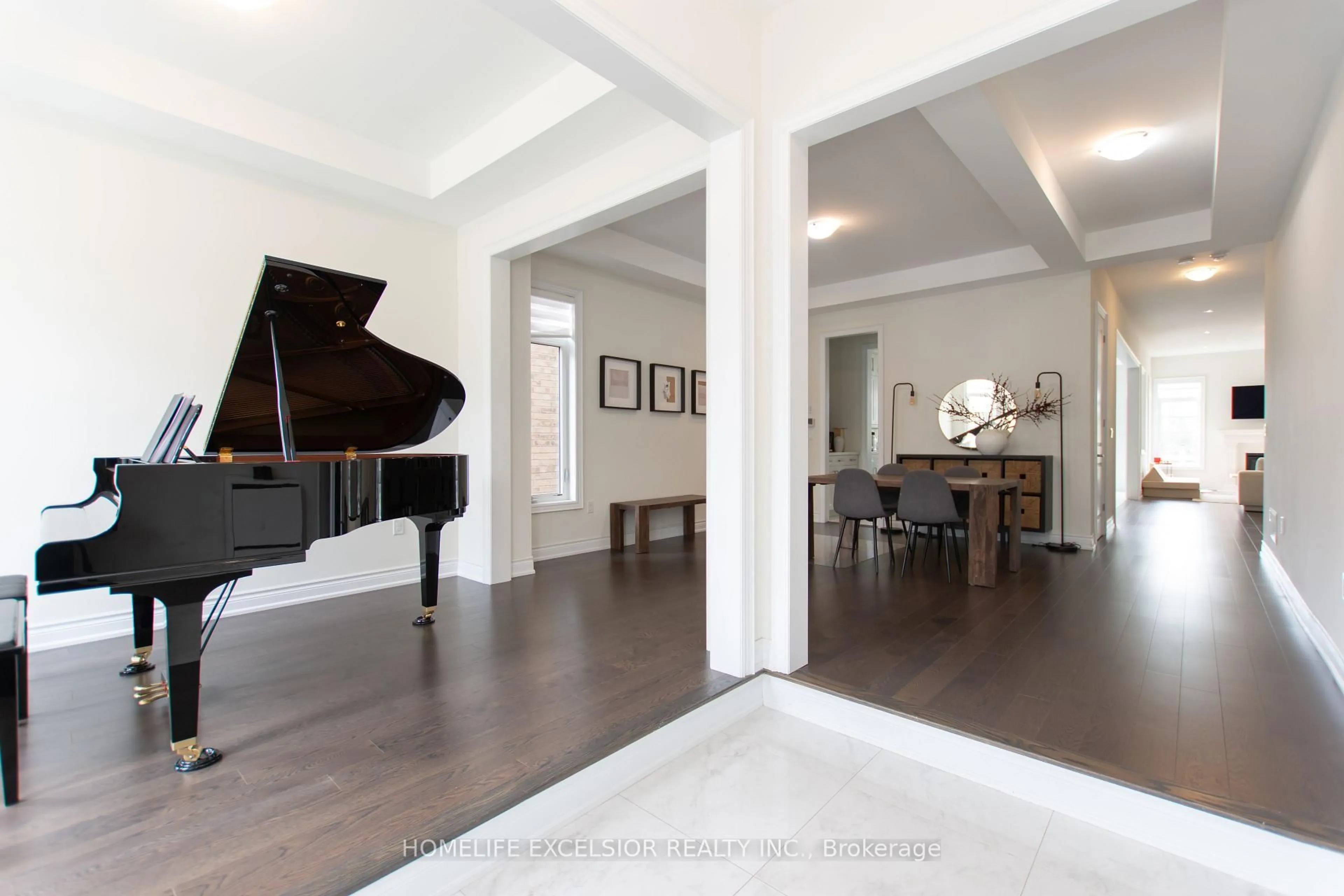 Indoor foyer for 3128 Parsonage Cres, Oakville Ontario L6H 0T9