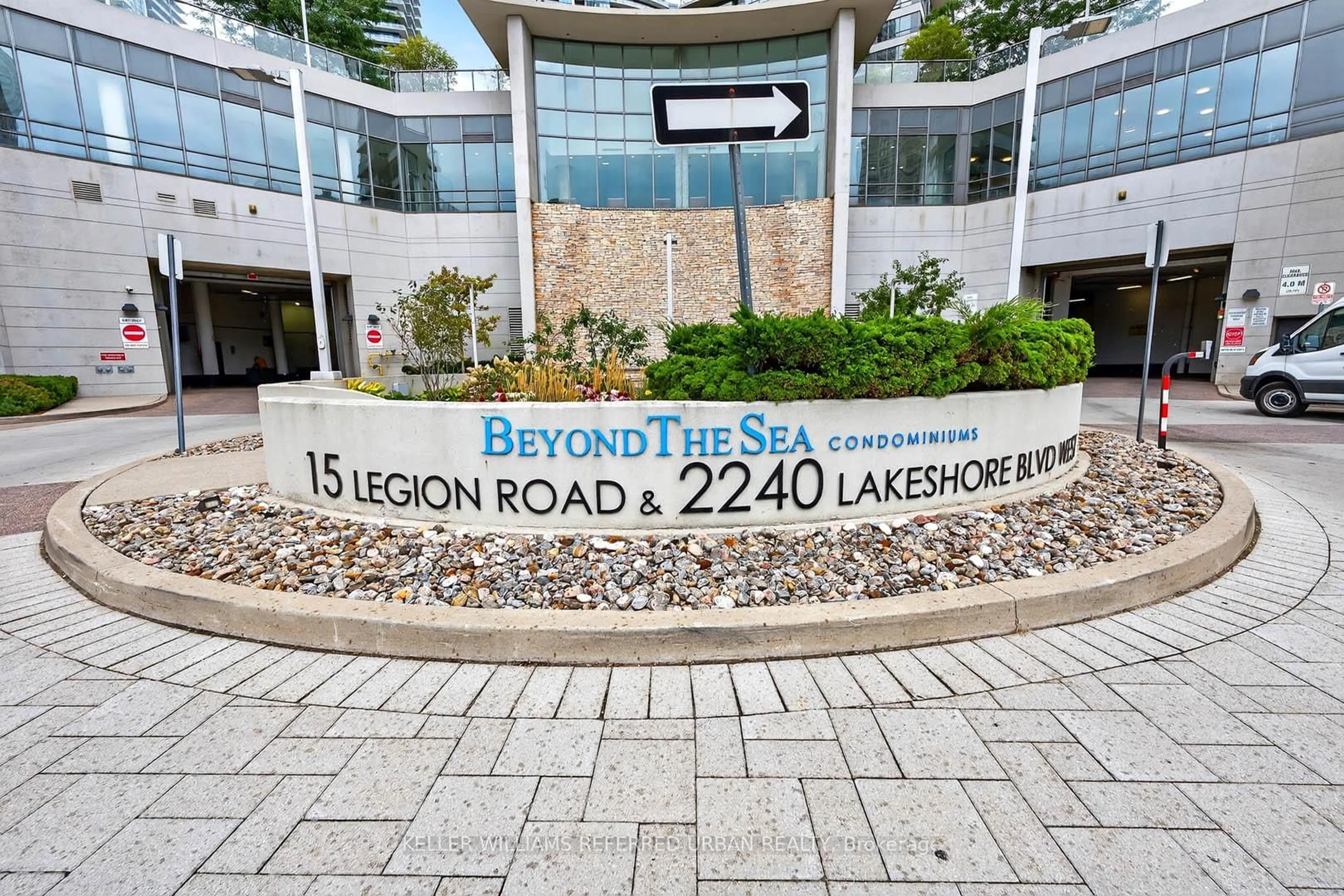 Indoor foyer for 15 Legion Rd #2305, Toronto Ontario N8V 0A5