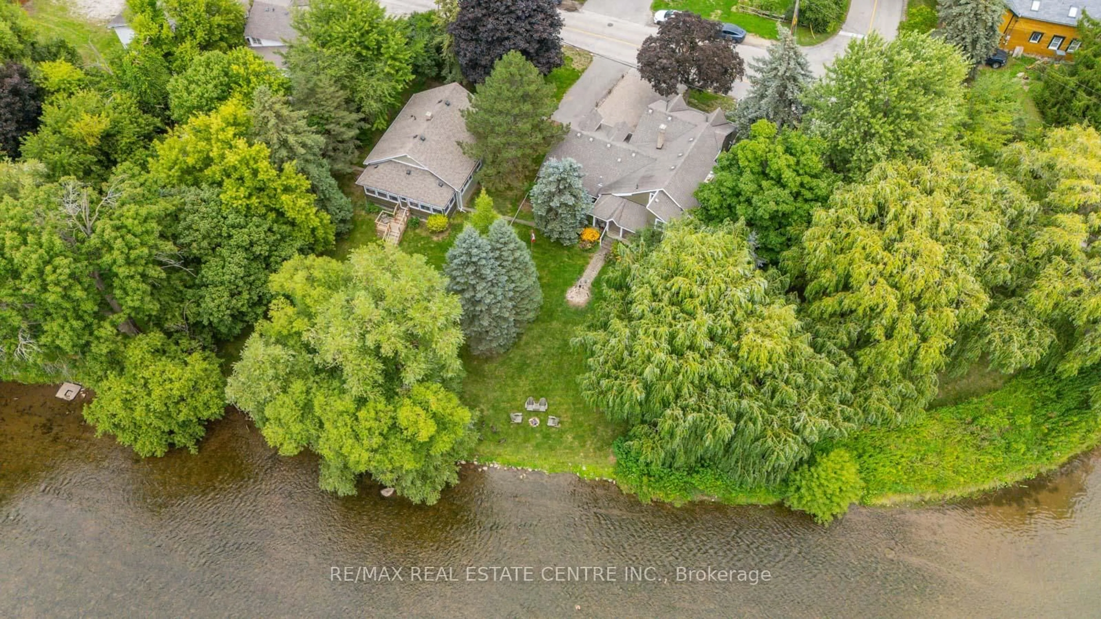 A pic from outside/outdoor area/front of a property/back of a property/a pic from drone, unknown for 7736 Churchville Rd, Brampton Ontario L6Y 0H5