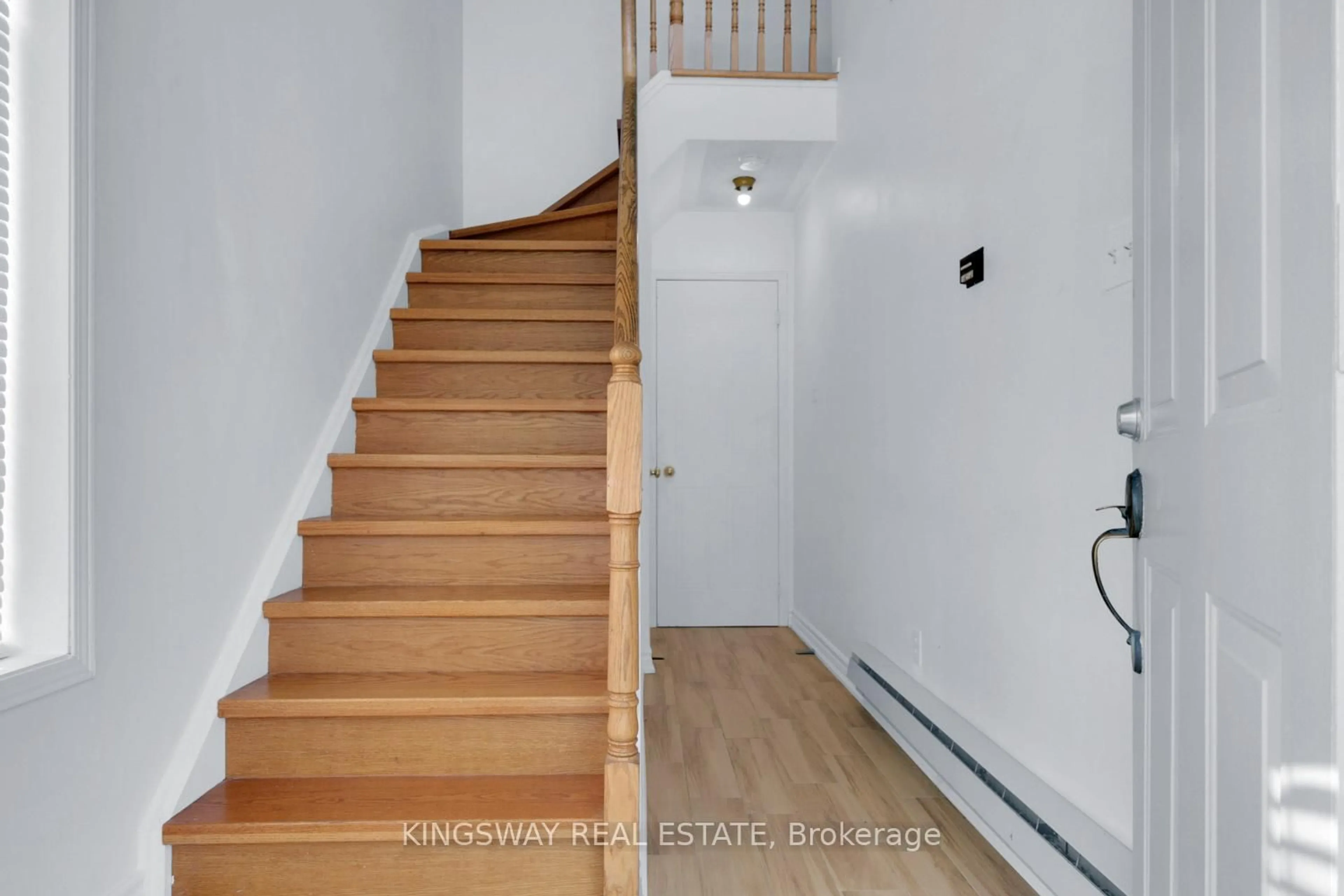 Indoor entryway for 99 Bristol Rd #173, Mississauga Ontario L4Z 3P4
