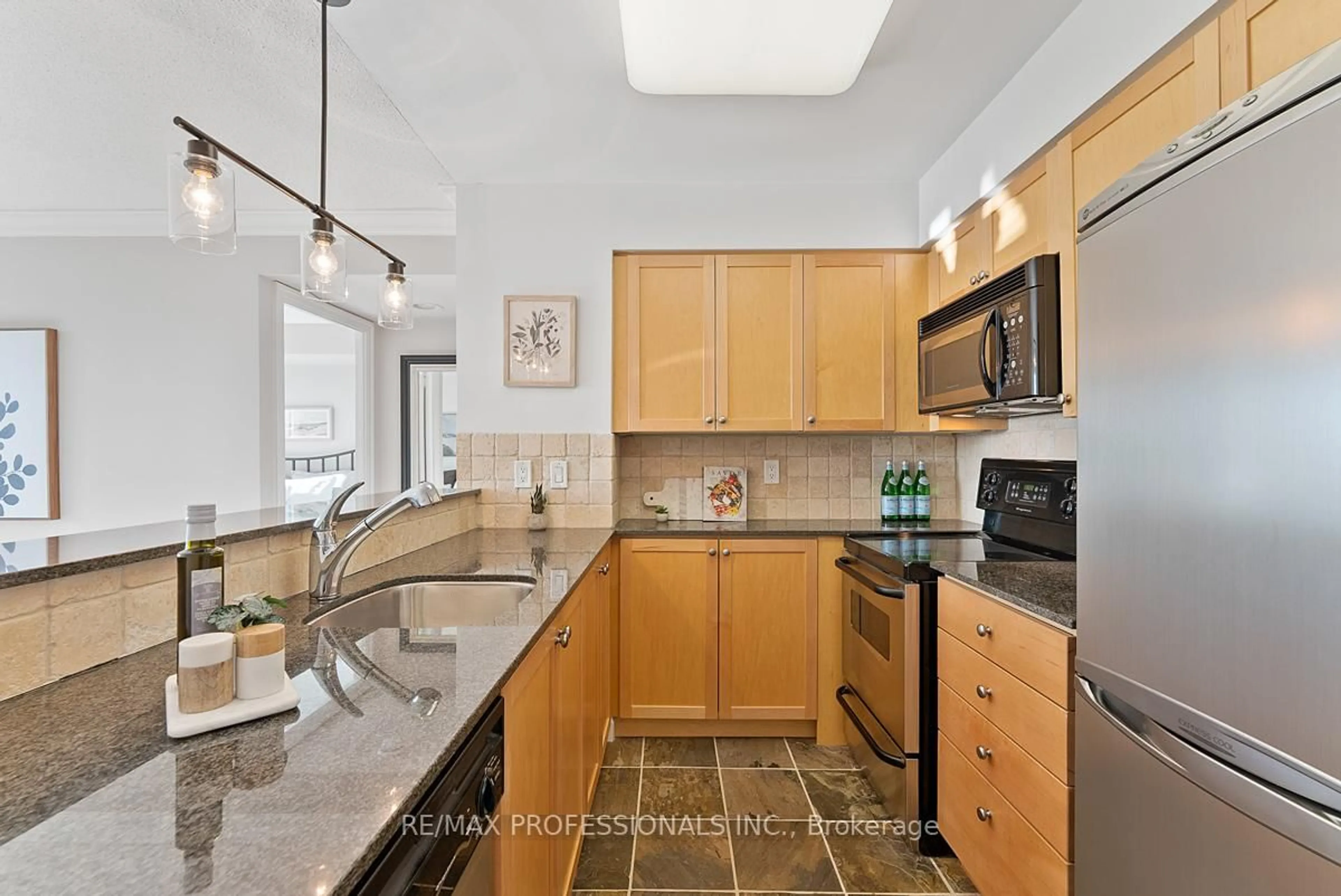 Standard kitchen, ceramic/tile floor for 2121 Lake Shore Blvd #1004, Toronto Ontario M8V 2E9