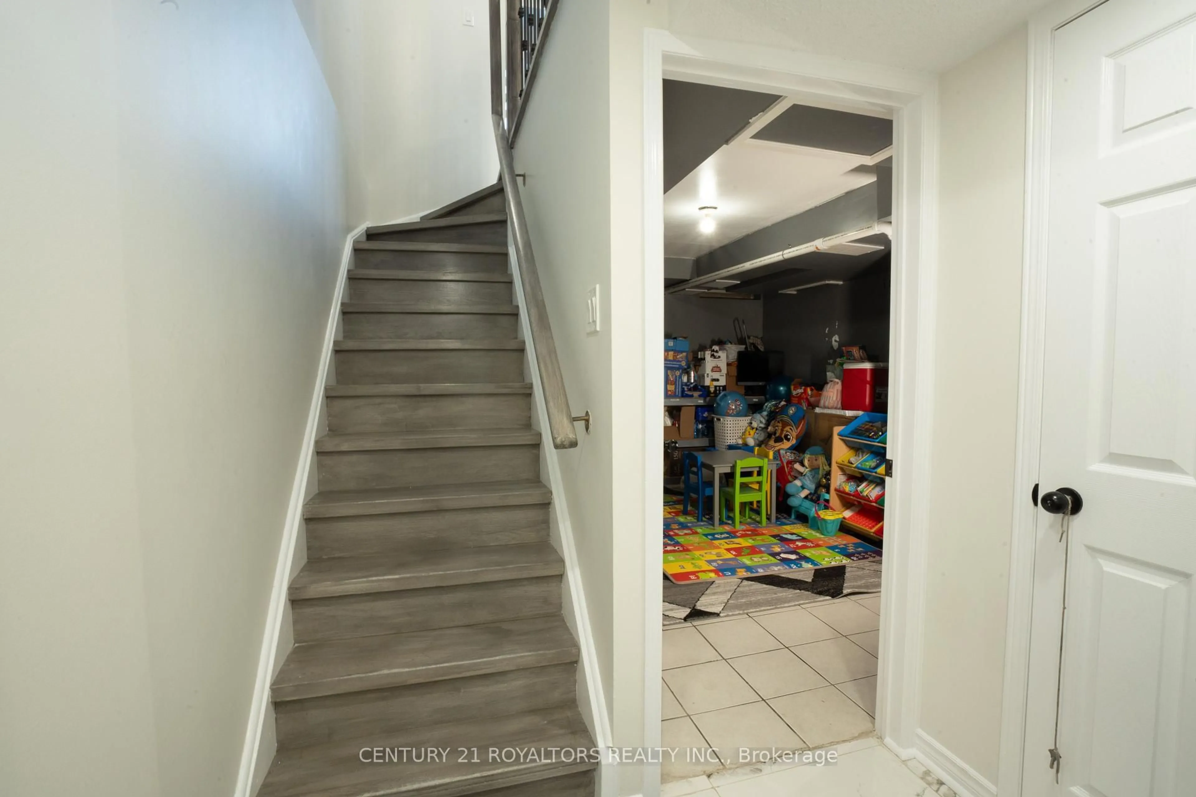 Unknown for 28 Spadina Rd, Brampton Ontario L6X 4X6