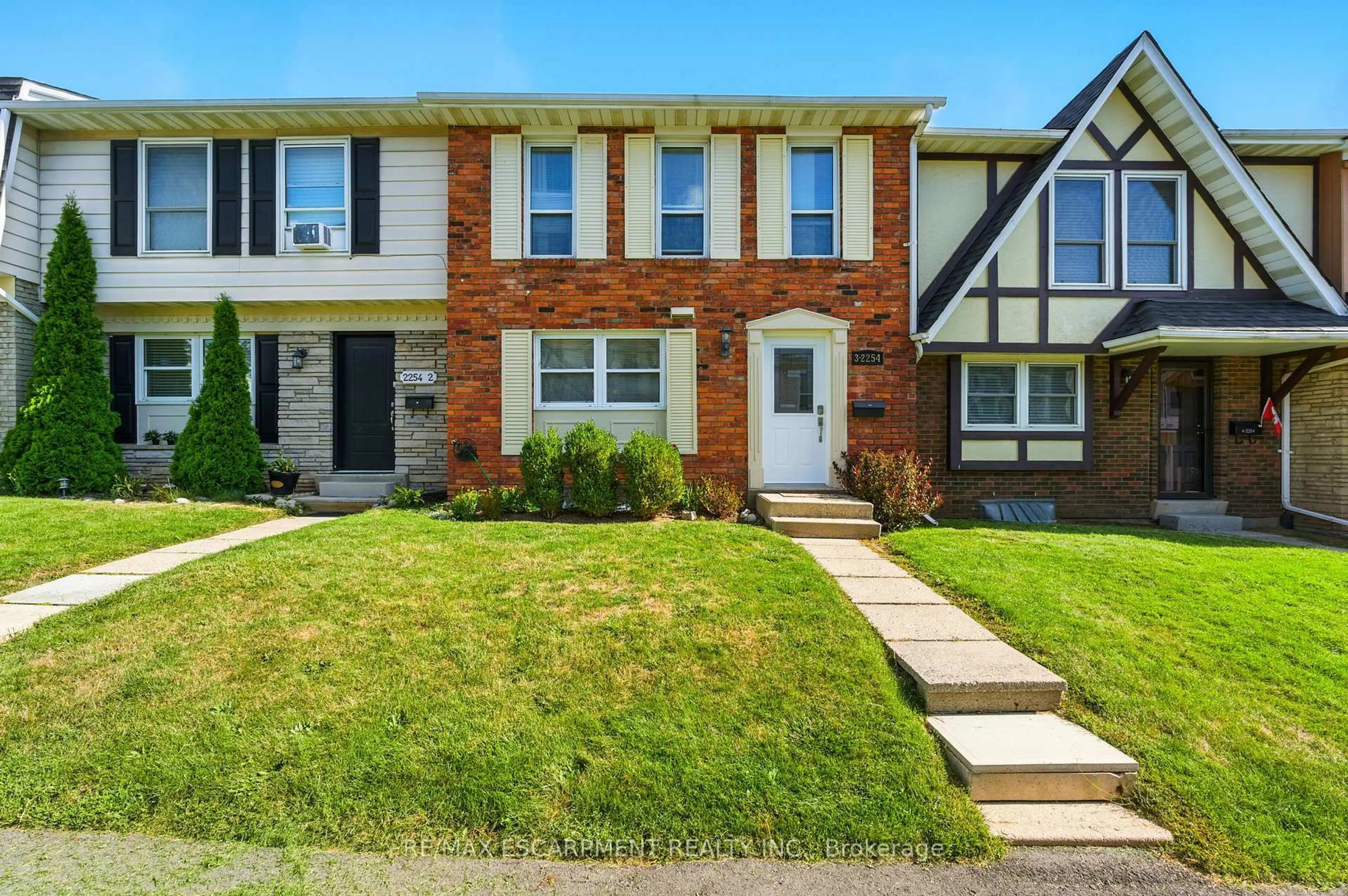 Home with brick exterior material, street for 2254 Upper Middle Rd #3, Burlington Ontario L7P 2Z9