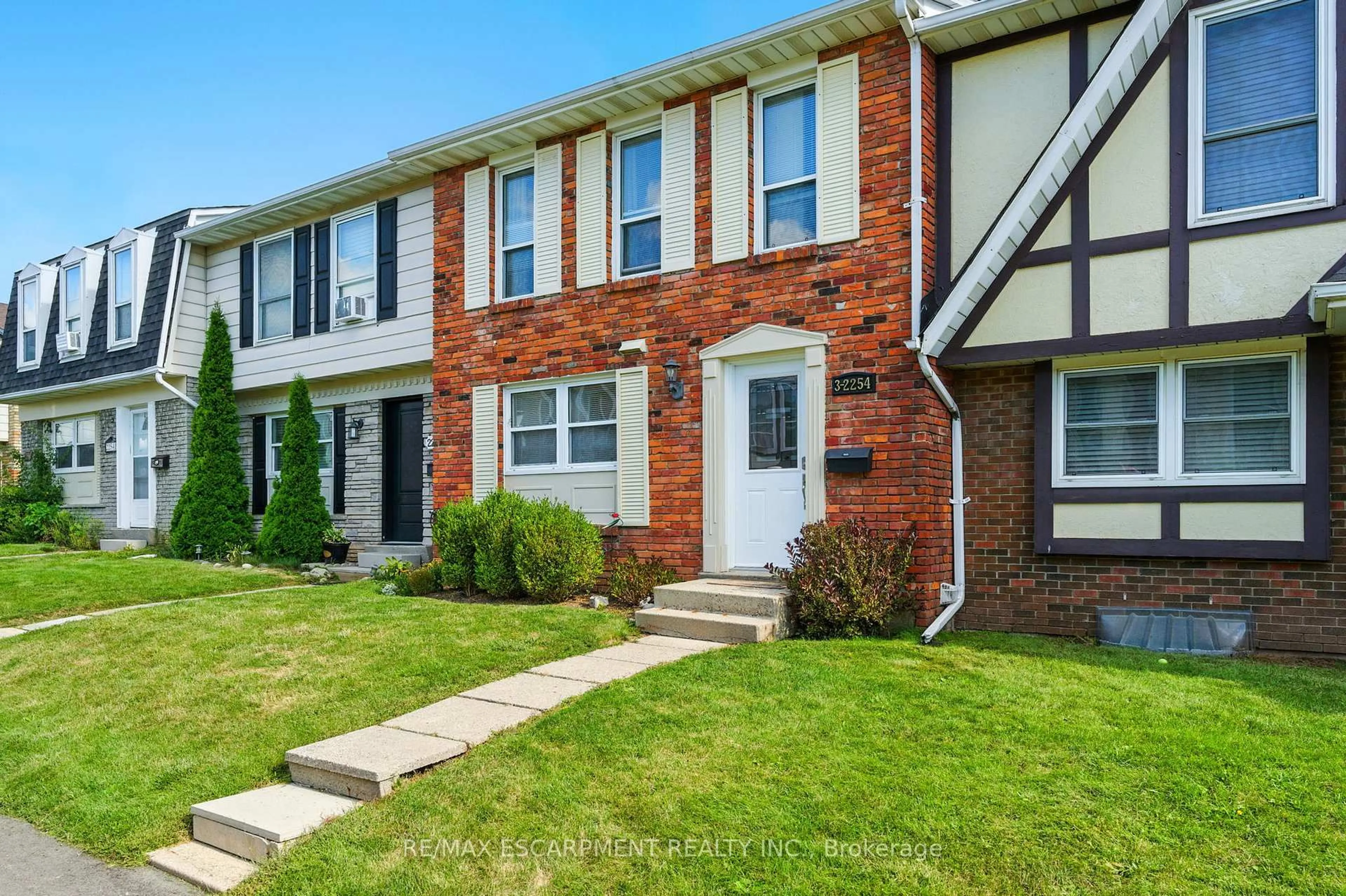 Home with brick exterior material, street for 2254 Upper Middle Rd #3, Burlington Ontario L7P 2Z9
