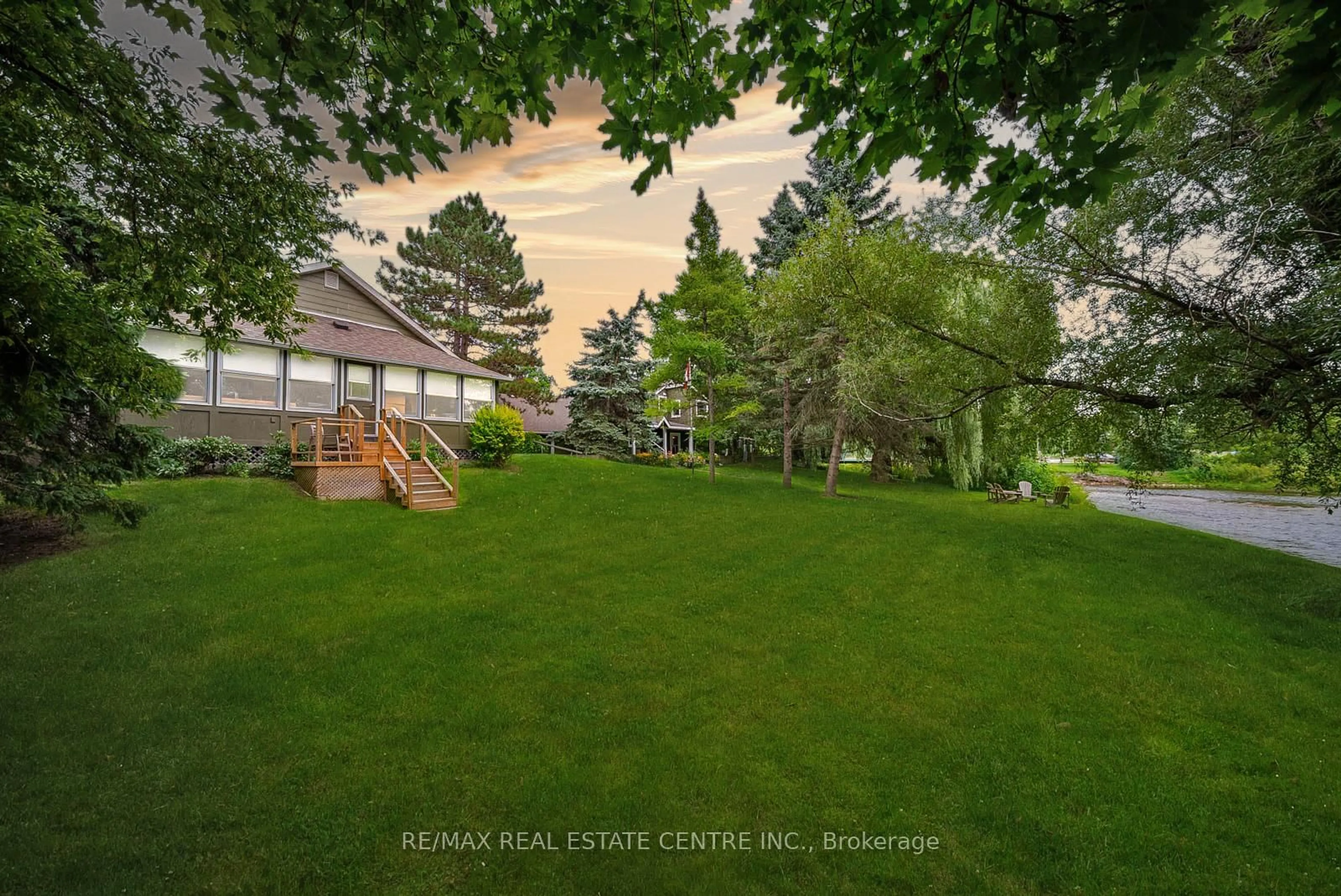 A pic from outside/outdoor area/front of a property/back of a property/a pic from drone, water/lake/river/ocean view for 7742 Churchville Rd, Brampton Ontario L6Y 0H5