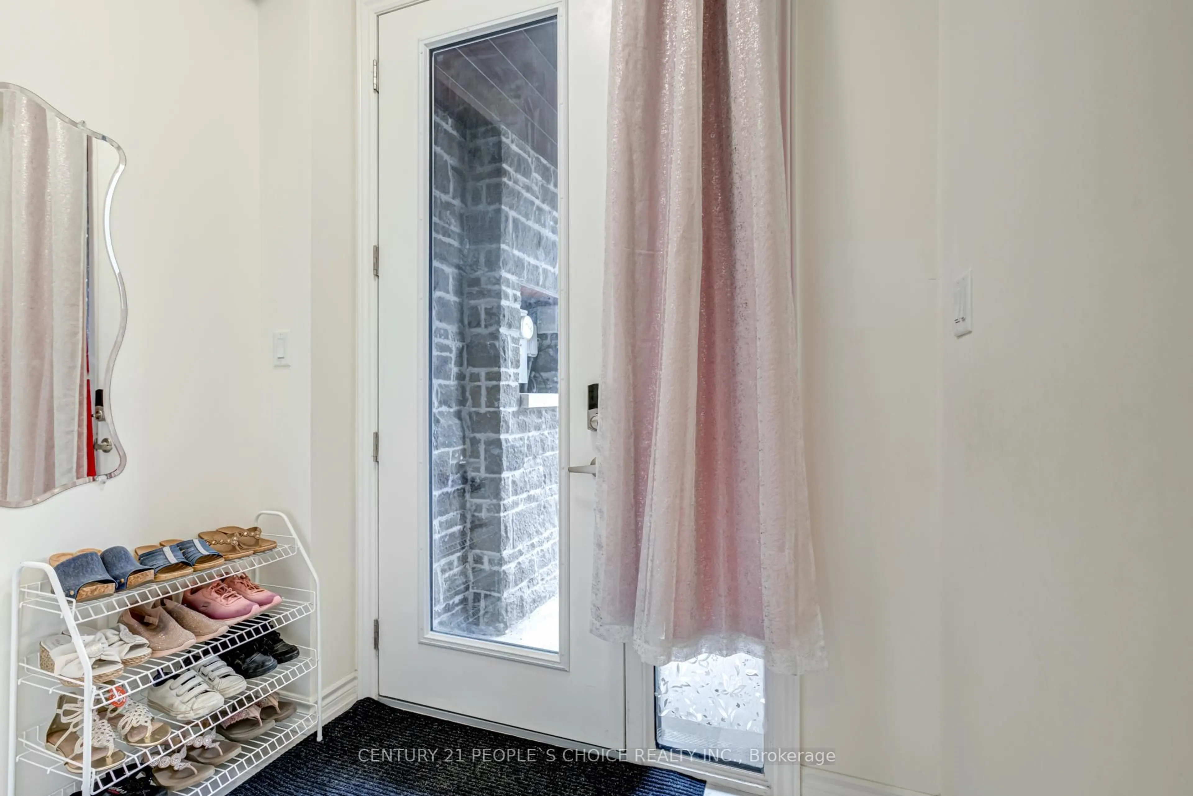 Indoor entryway for 40 Purple Sage Dr, Brampton Ontario L6P 4N9