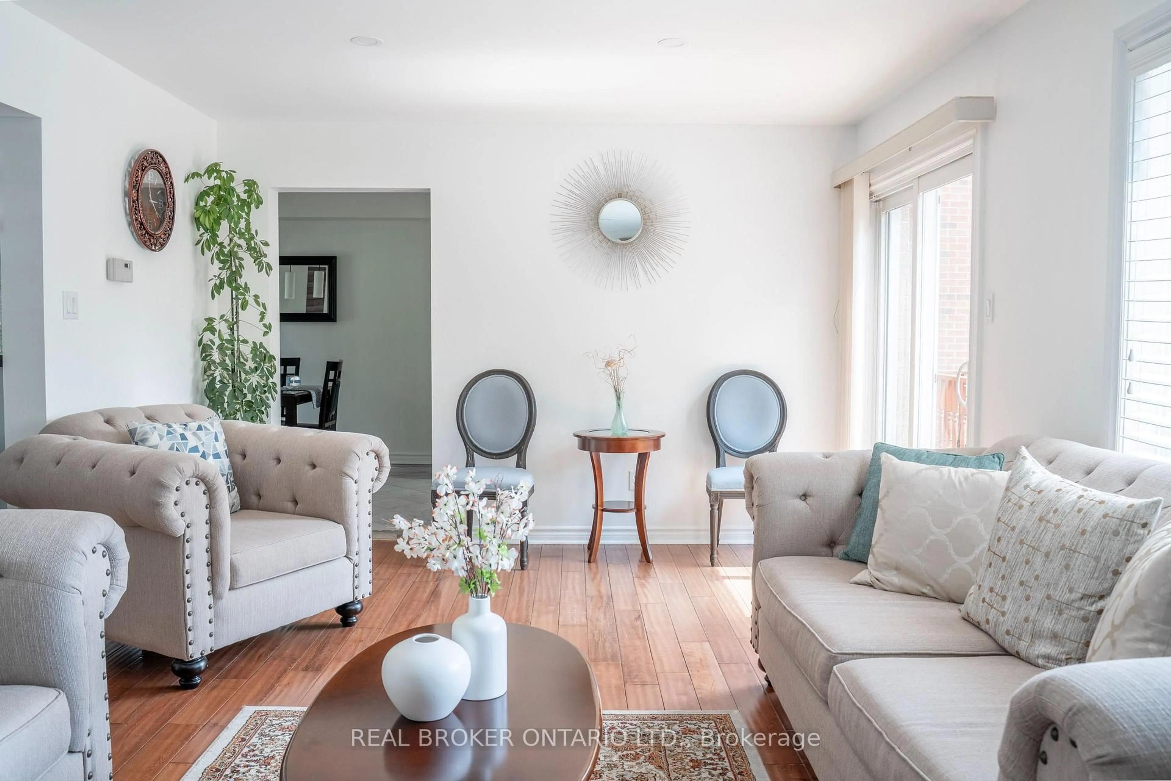 Living room with furniture, unknown for 21 Vivians Cres, Brampton Ontario L6Y 4V1