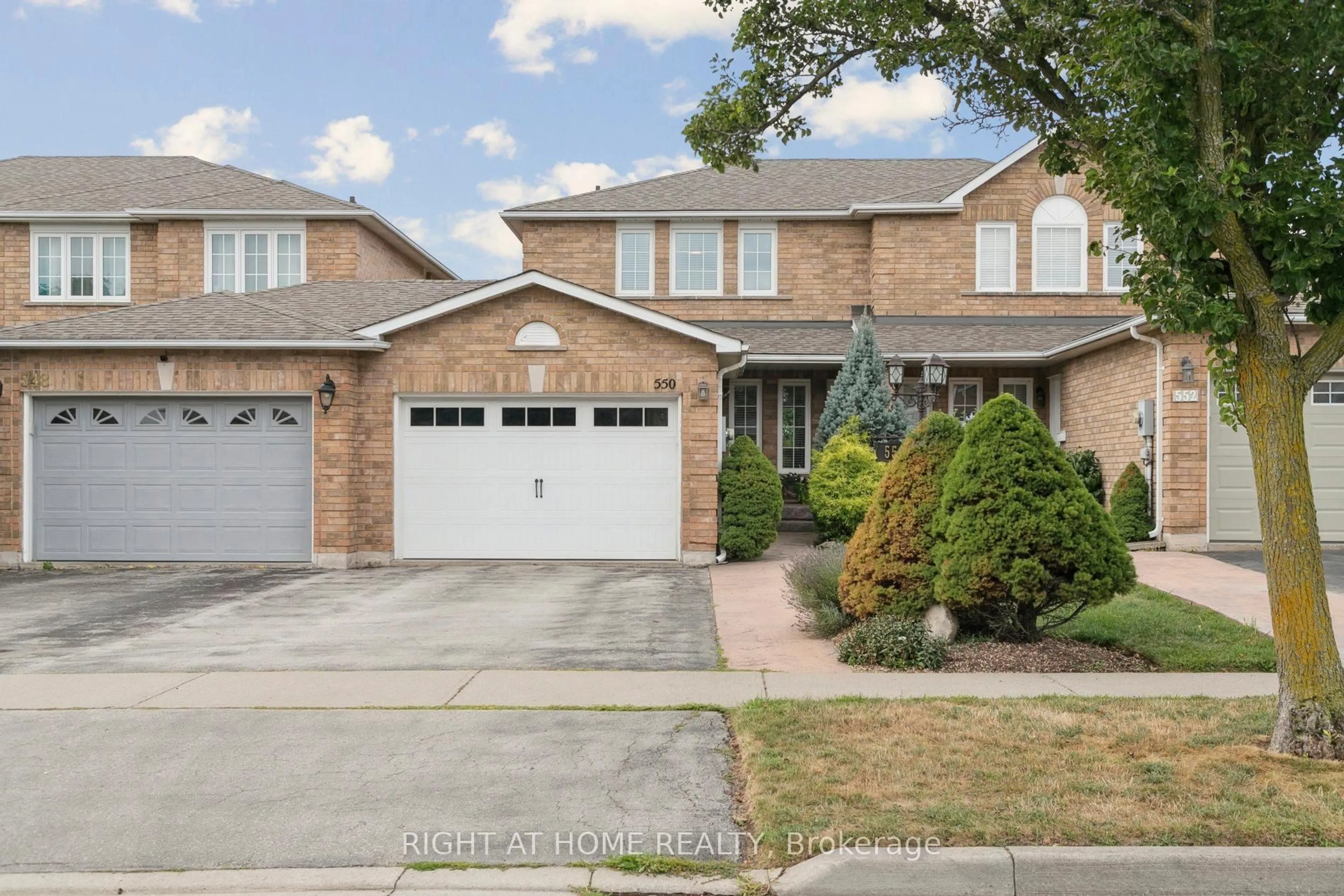 Home with brick exterior material, street for 550 Eliza Cres, Burlington Ontario L7L 6E2