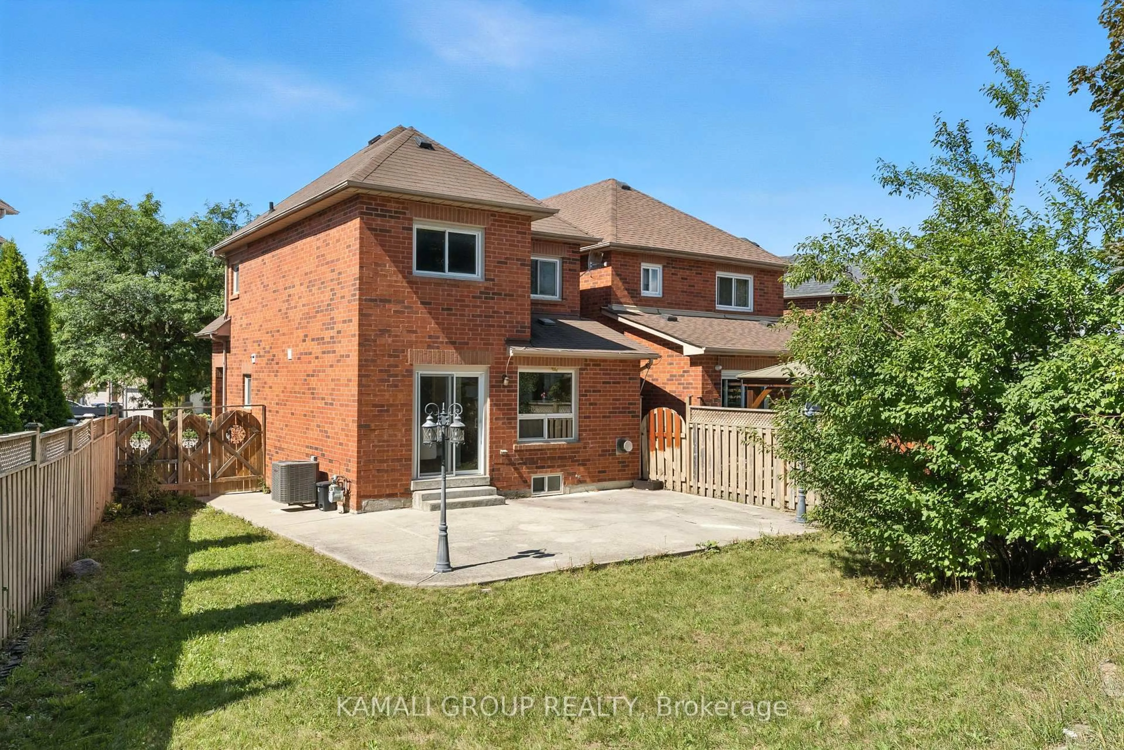 A pic from outside/outdoor area/front of a property/back of a property/a pic from drone, street for 86 Prairie Rose Circ, Brampton Ontario L6R 1R7