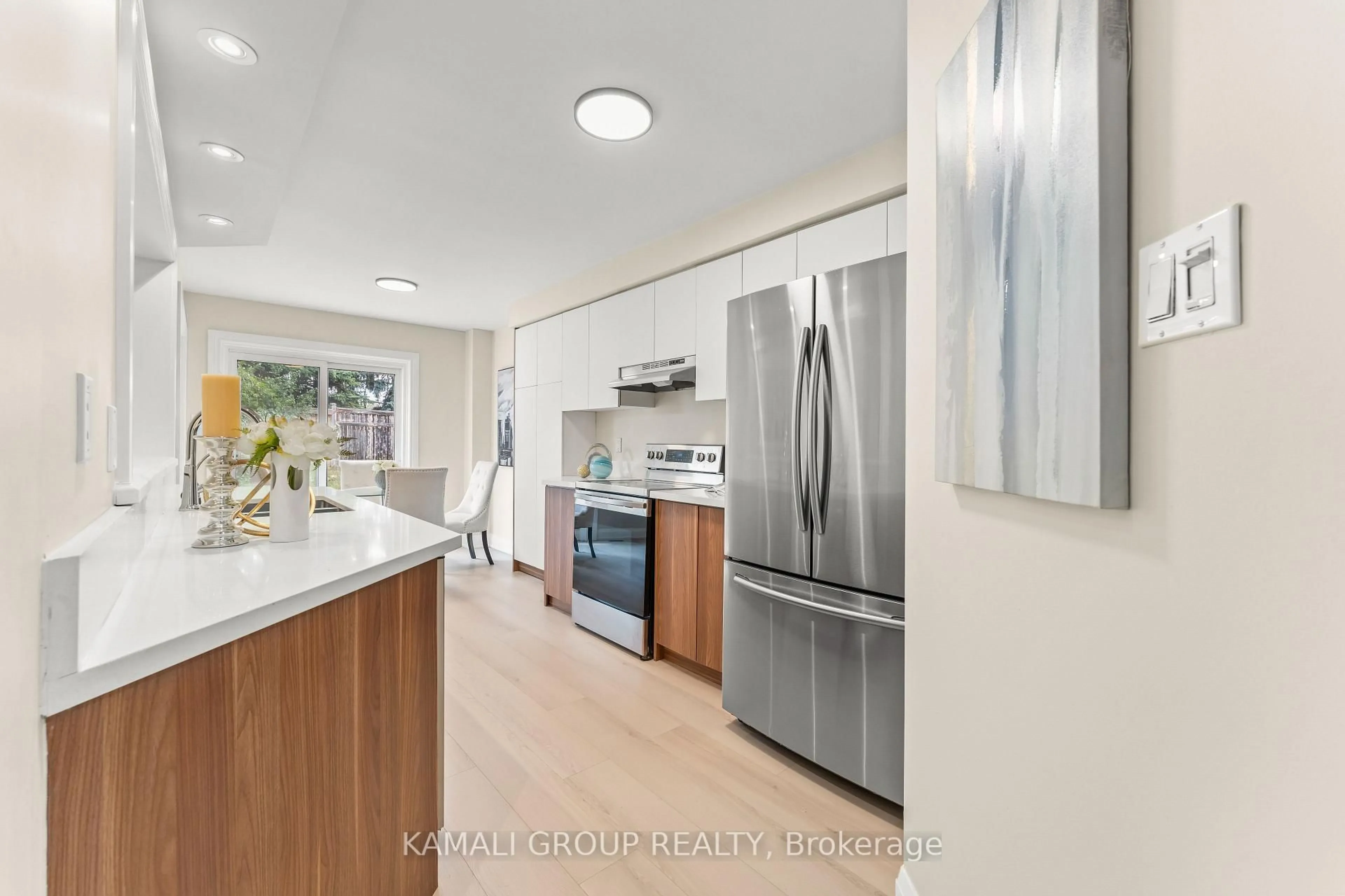 Open concept kitchen, unknown for 86 Prairie Rose Circ, Brampton Ontario L6R 1R7