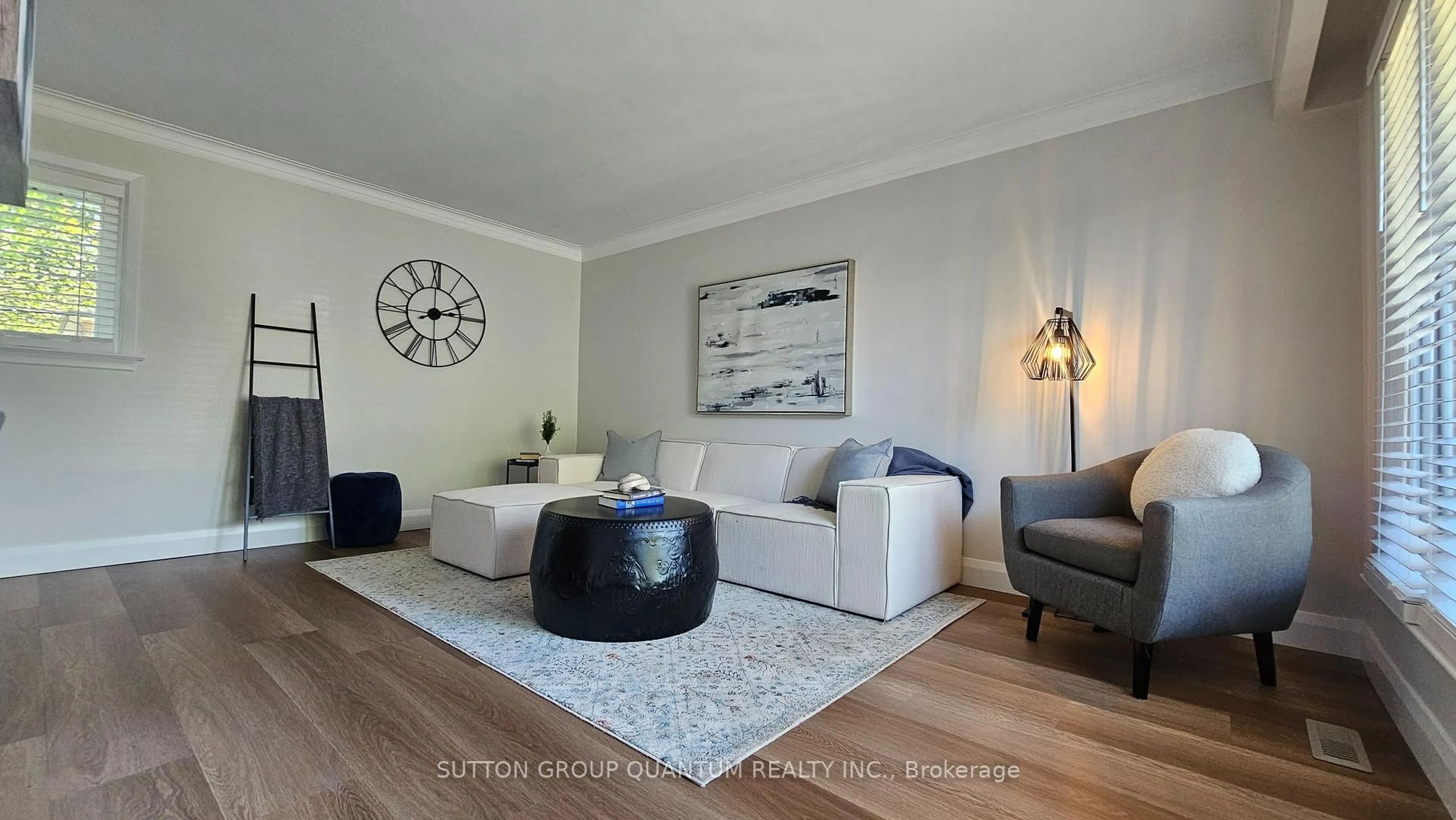 Living room with furniture, wood/laminate floor for 550 Third Line, Oakville Ontario L6L 4A7