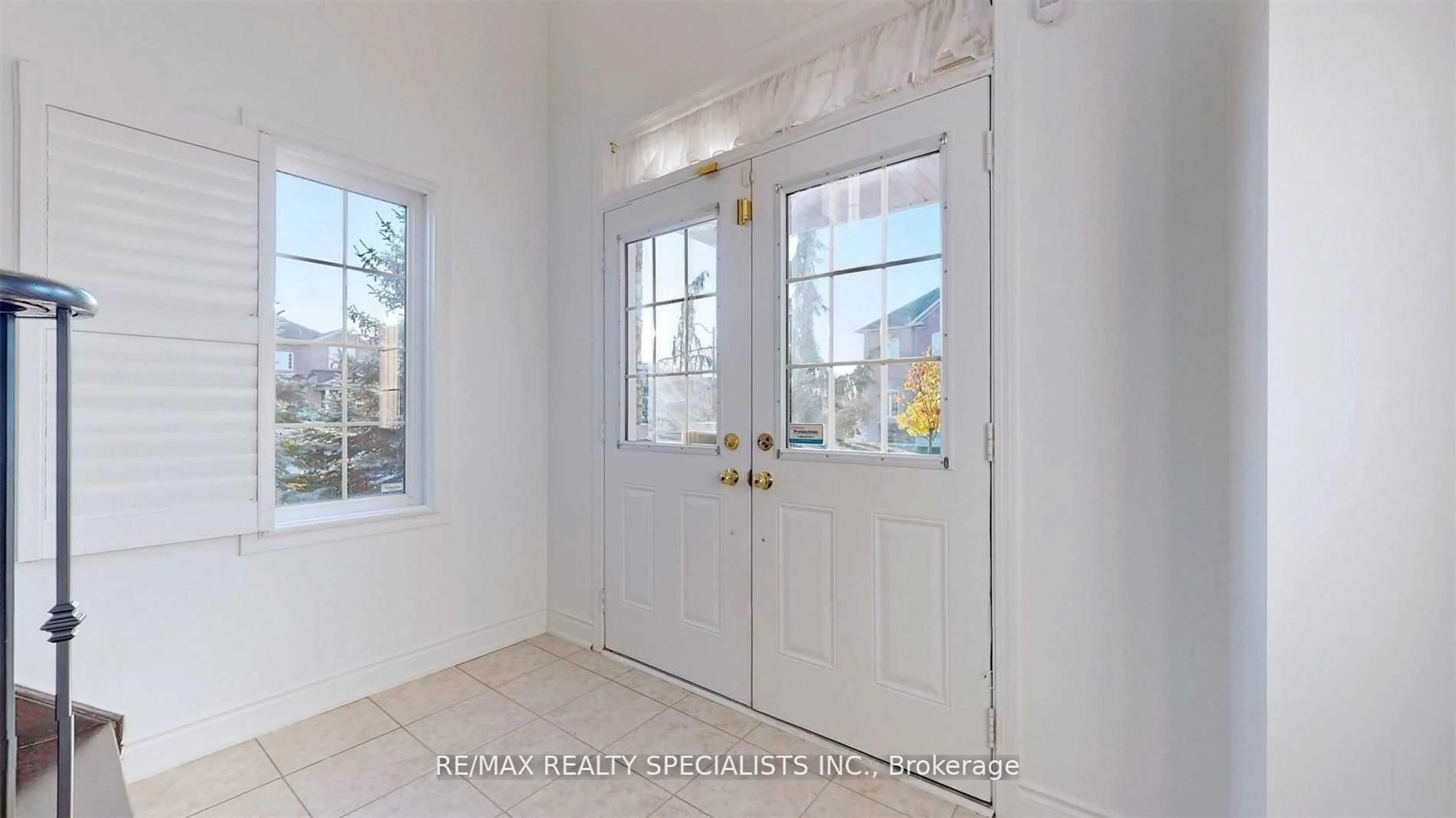 Indoor entryway for 92 Kettlewell Cres, Brampton Ontario L6R 0T1