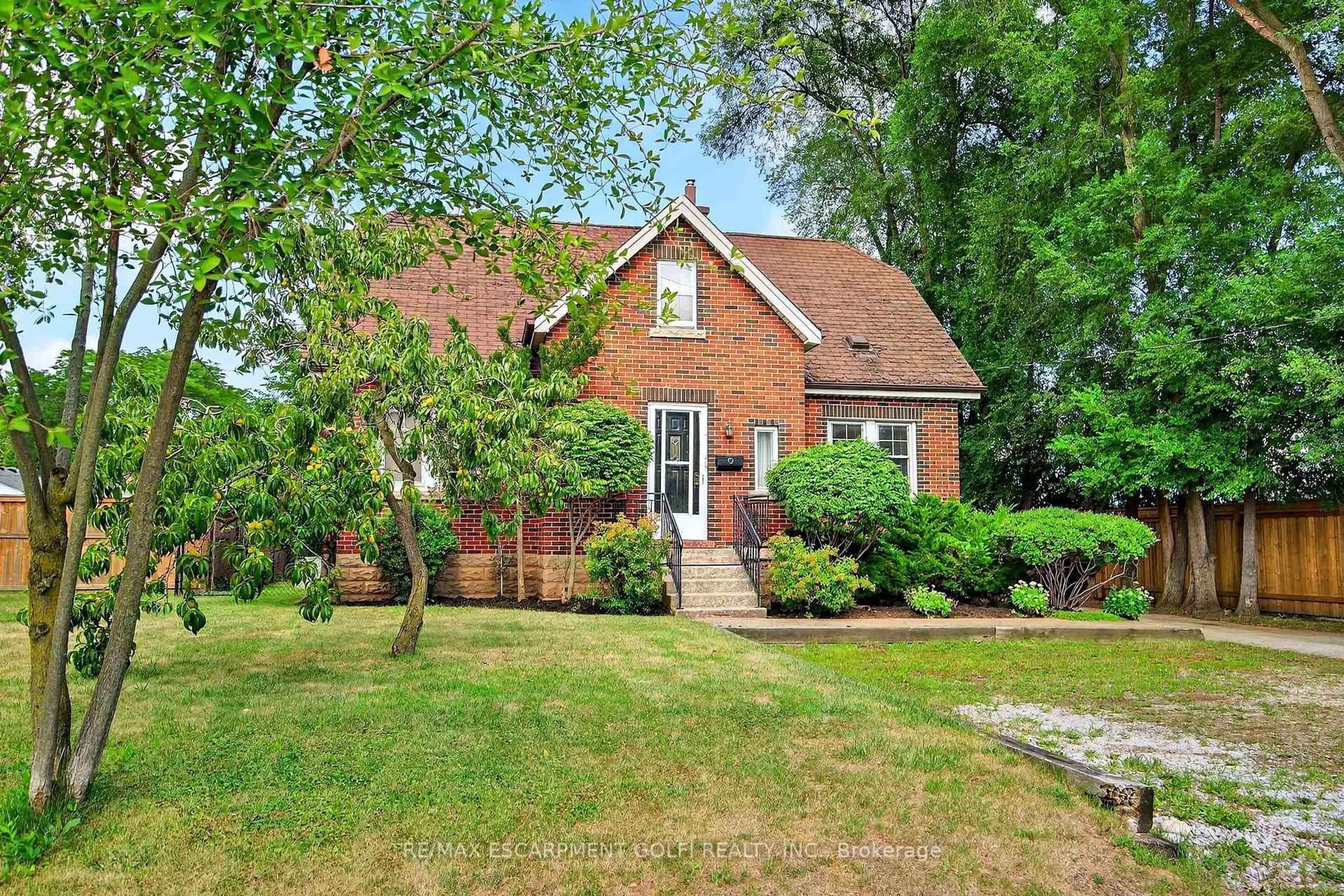 Home with brick exterior material, street for 1025 KING Rd, Burlington Ontario L7T 3L5