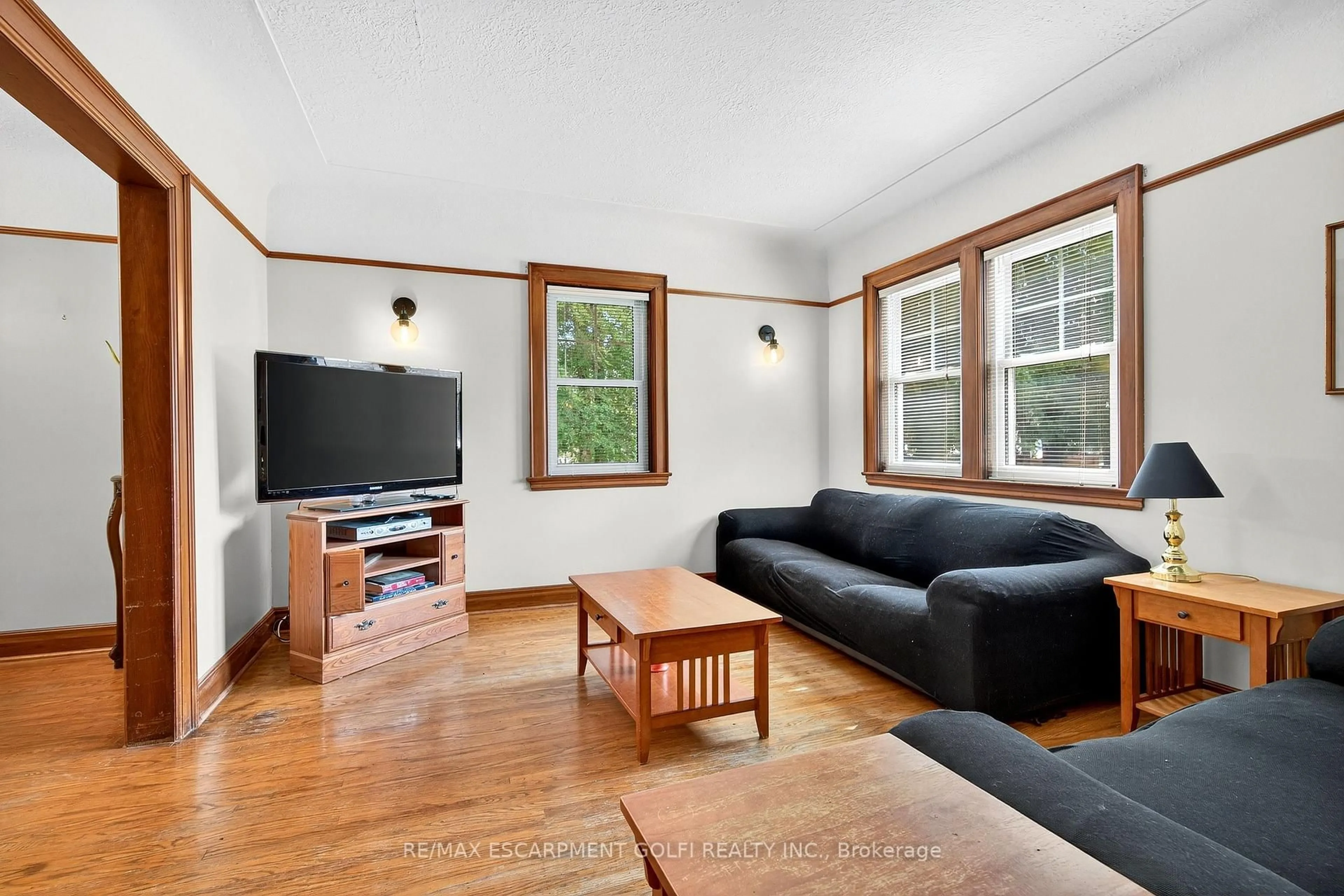 Unknown for 1025 KING Rd, Burlington Ontario L7T 3L5