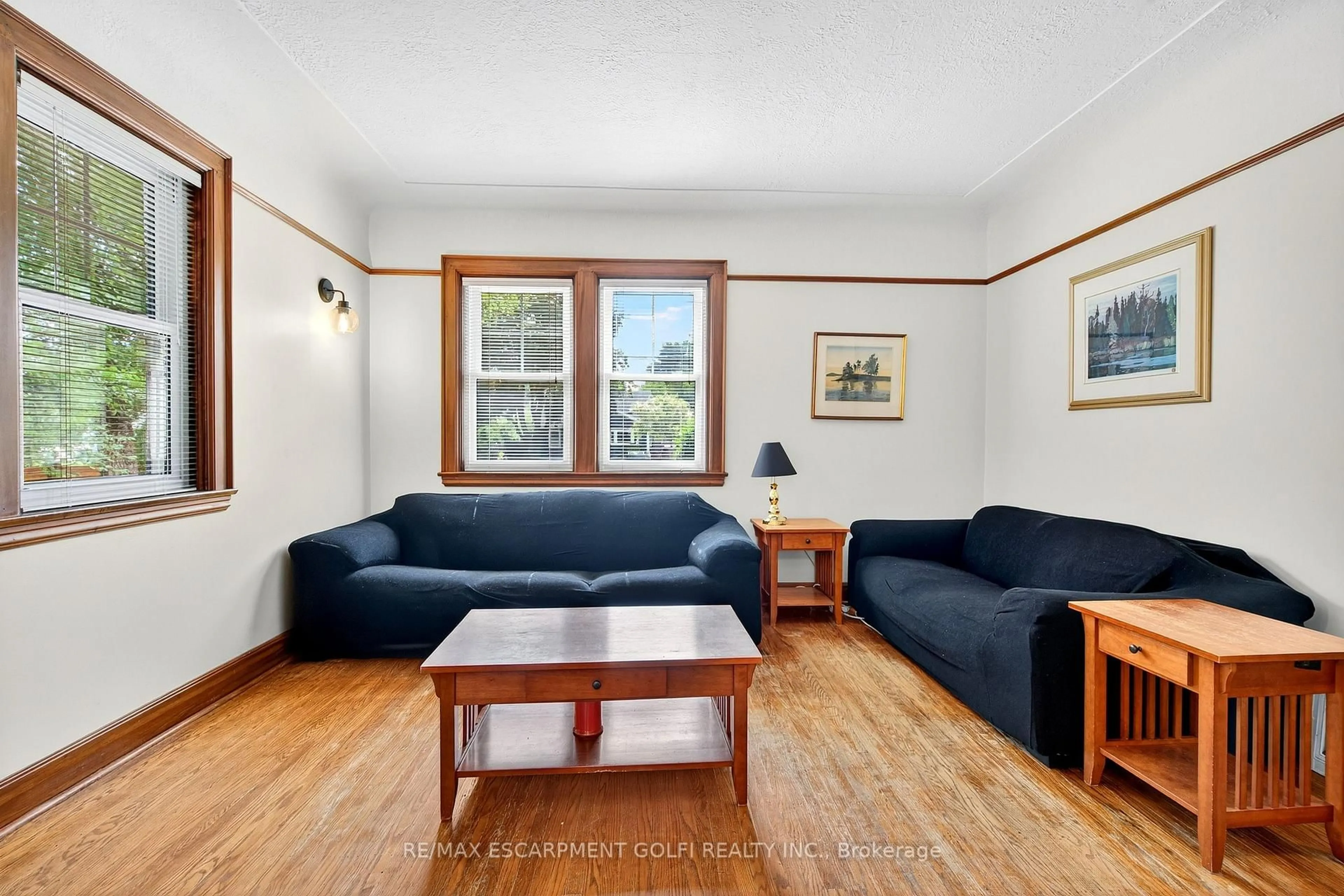 Living room with furniture, unknown for 1025 KING Rd, Burlington Ontario L7T 3L5