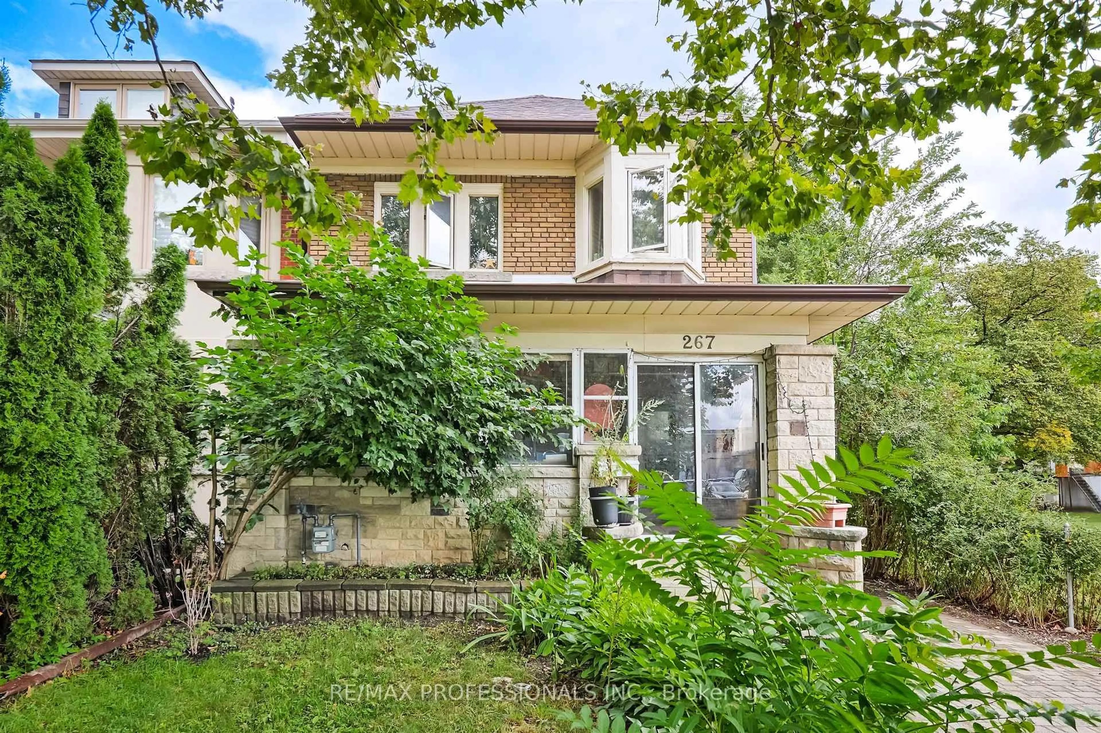 Patio, street for 267 Beresford Ave, Toronto Ontario M6S 3B4