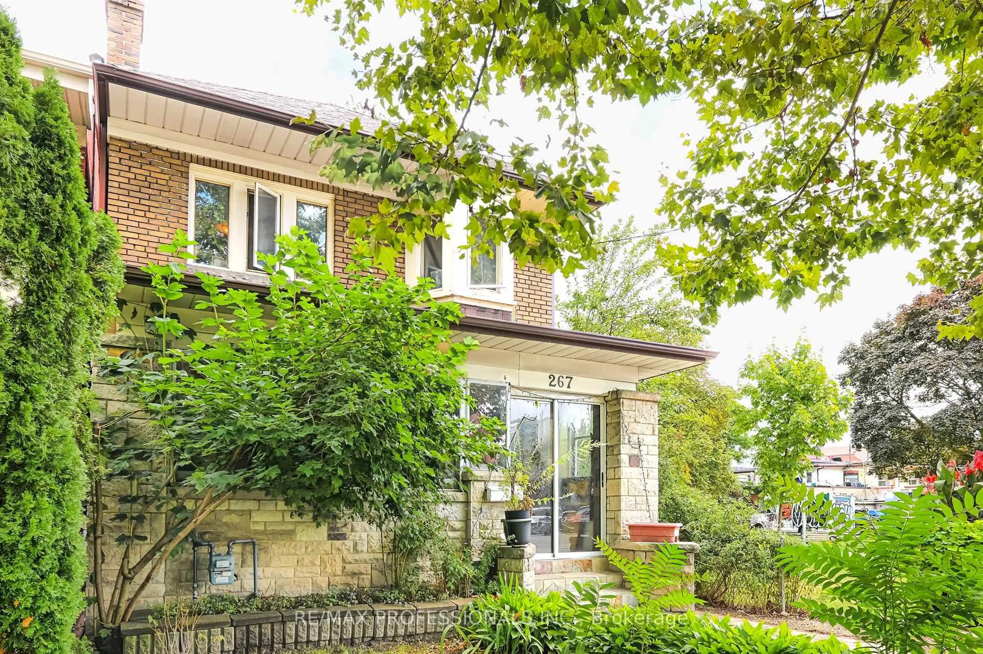 Patio, street for 267 Beresford Ave, Toronto Ontario M6S 3B4