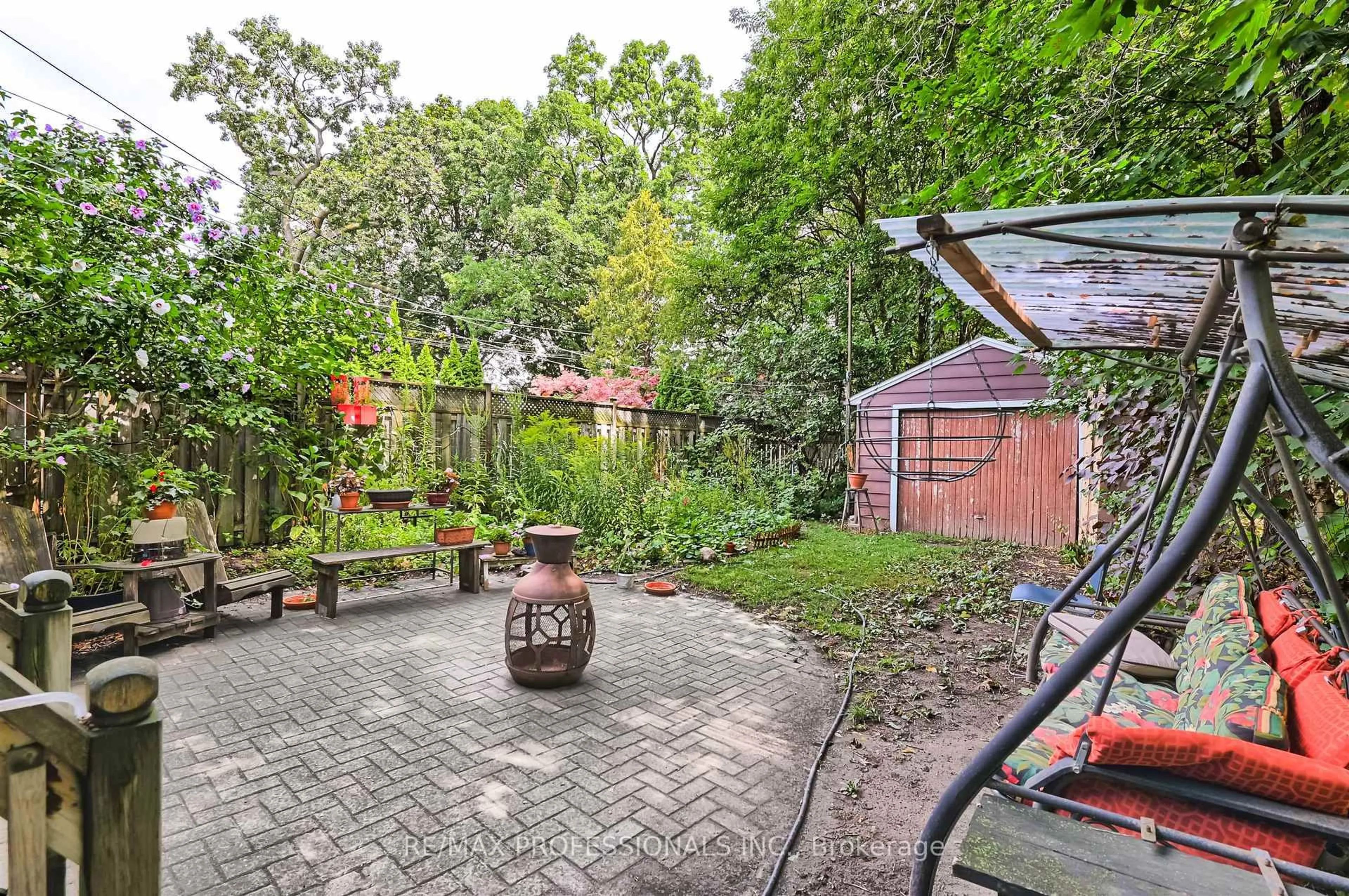 Patio, street for 267 Beresford Ave, Toronto Ontario M6S 3B4
