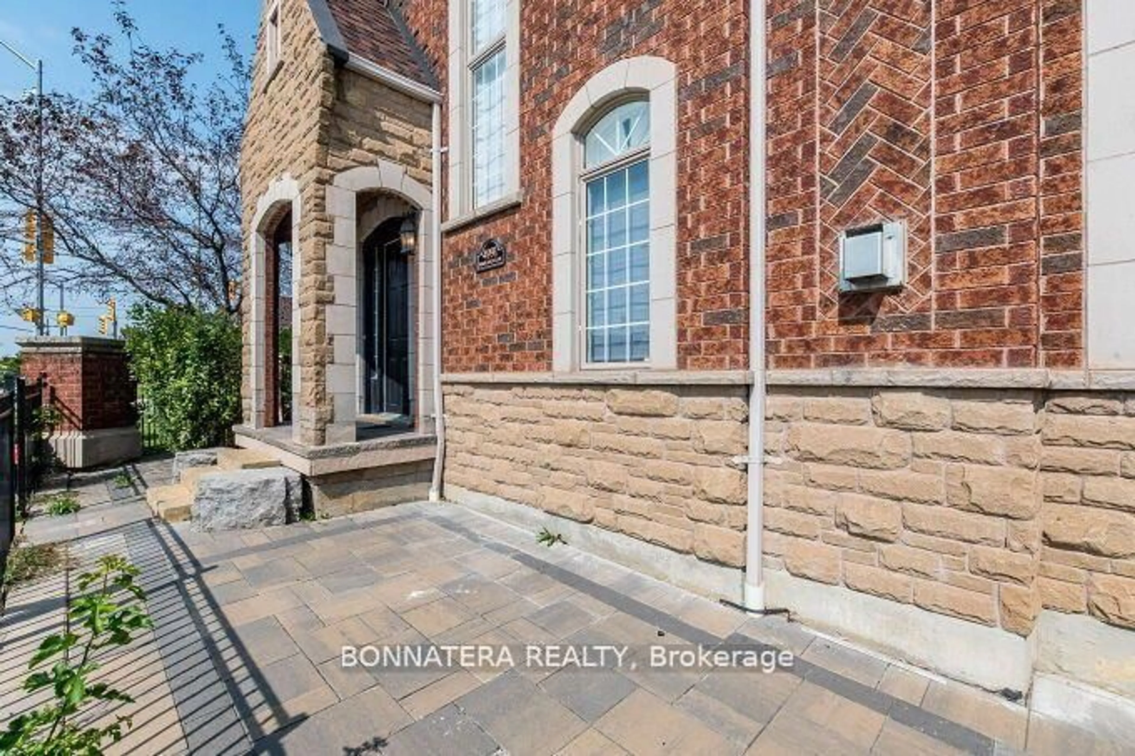 Home with brick exterior material, street for 4991 Middlesex Gate, Mississauga Ontario L5M 7P2