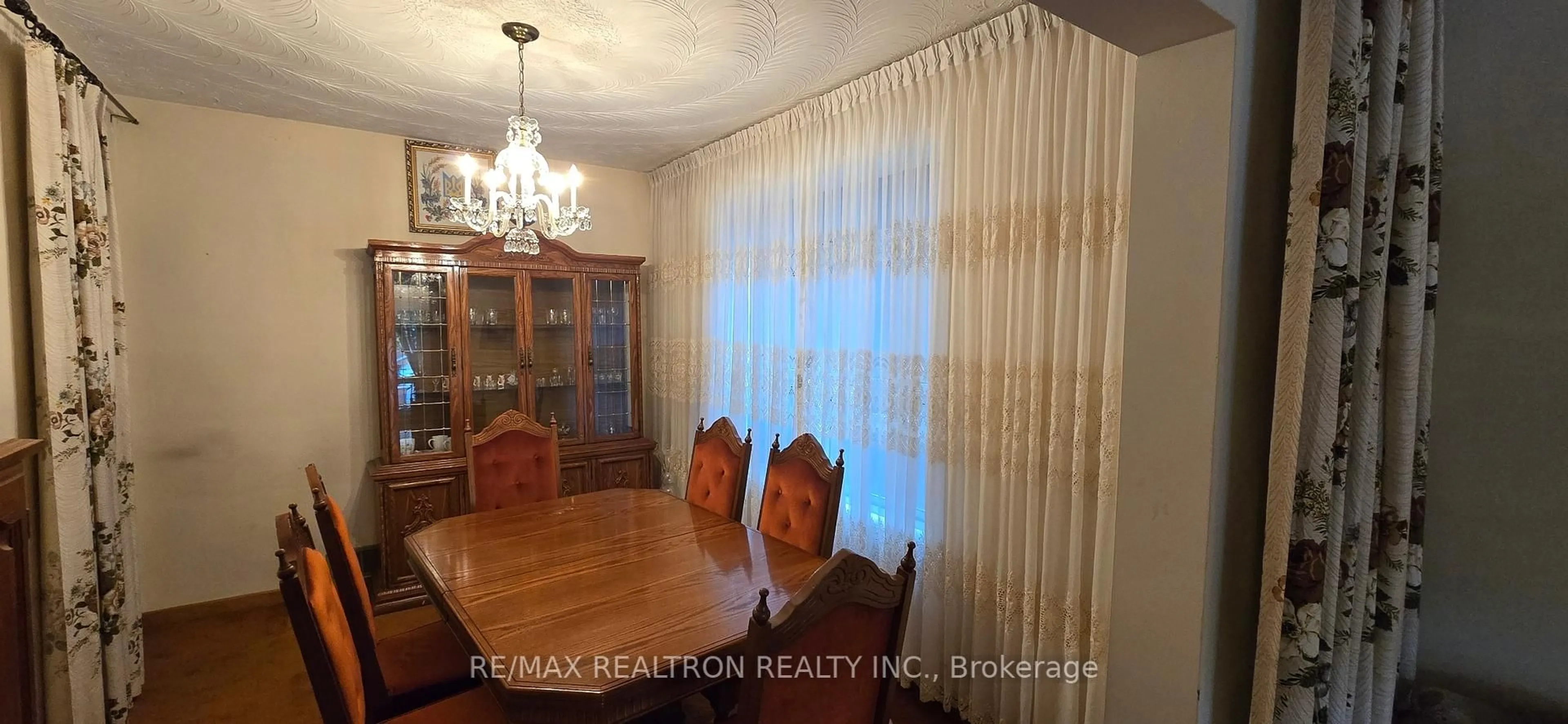Dining room, unknown for 582 Runnymede Rd, Toronto Ontario M6S 2Z7