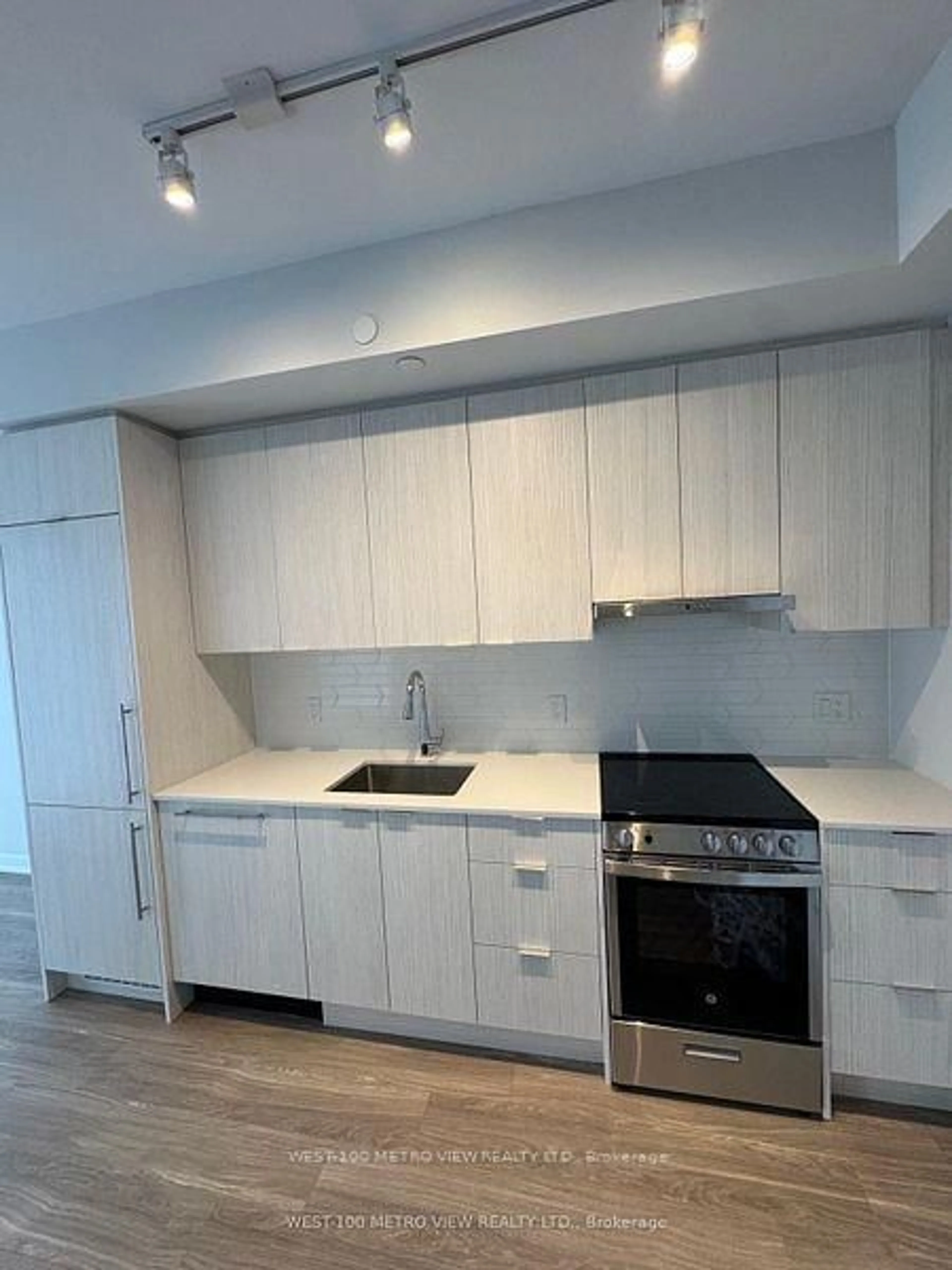 Standard kitchen, wood/laminate floor for 430 Square One Dr #2402, Mississauga Ontario L5B 0L6