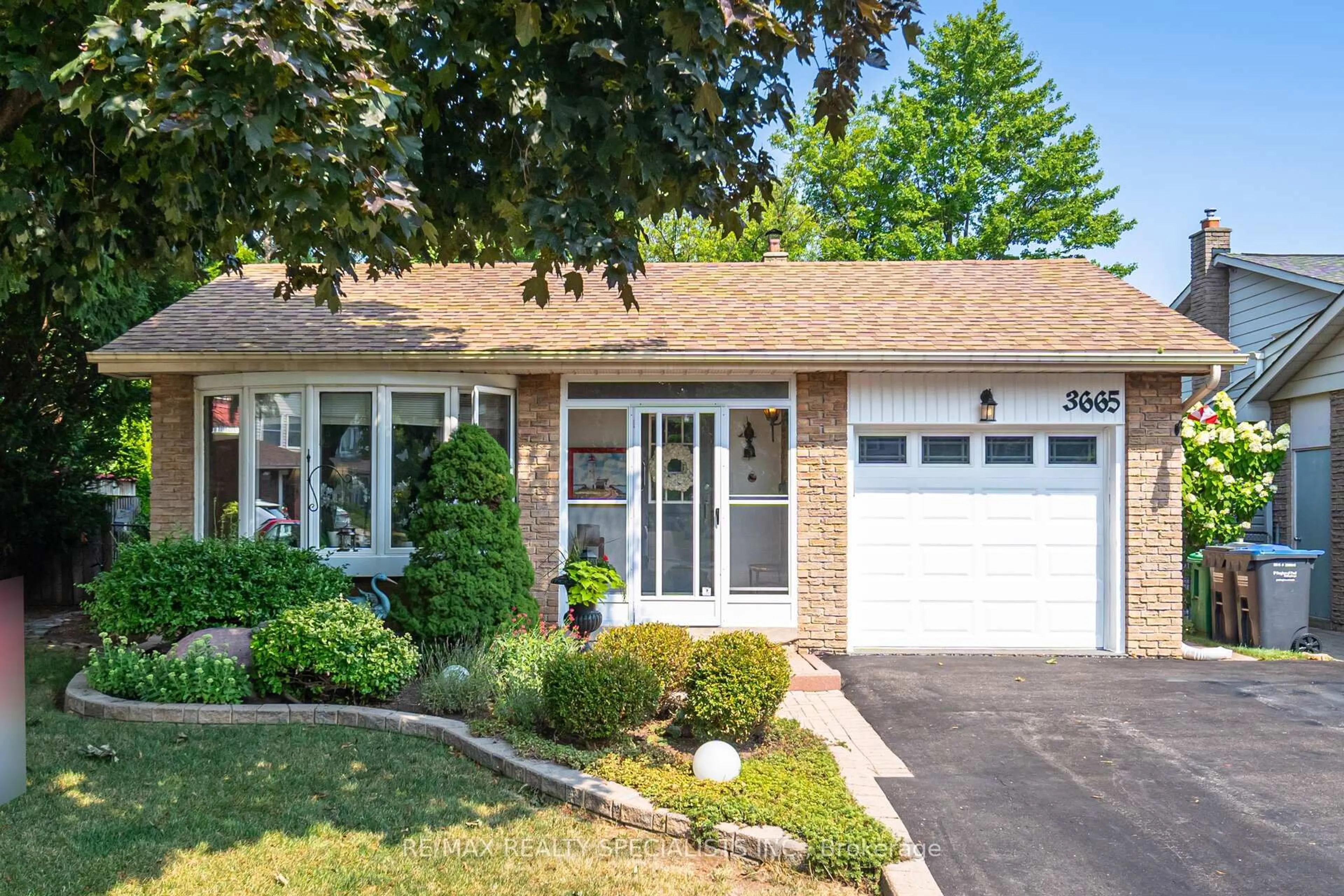 Home with brick exterior material, street for 3665 Autumnleaf Cres, Mississauga Ontario L5L 1K8