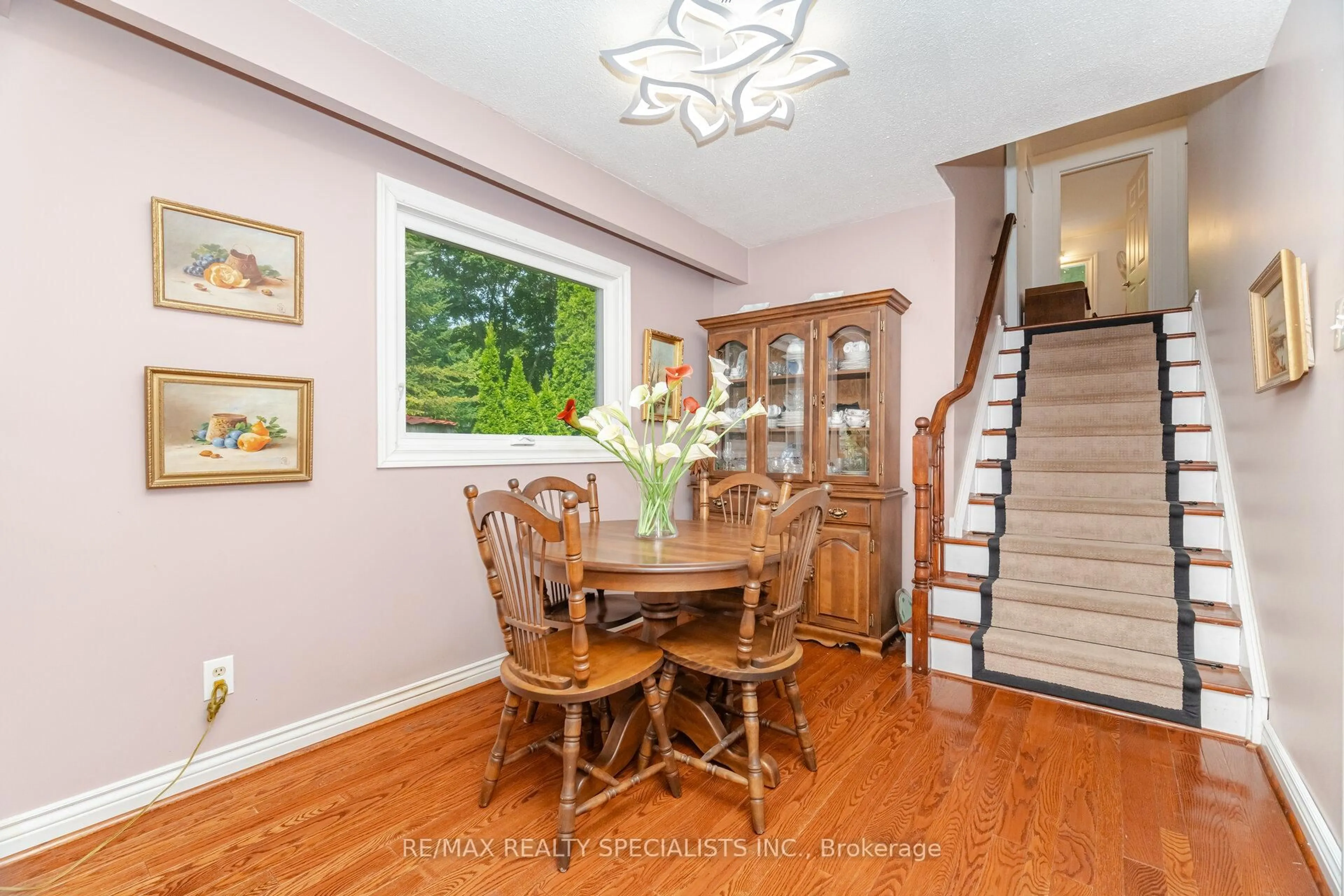 Dining room, wood/laminate floor for 3665 Autumnleaf Cres, Mississauga Ontario L5L 1K8