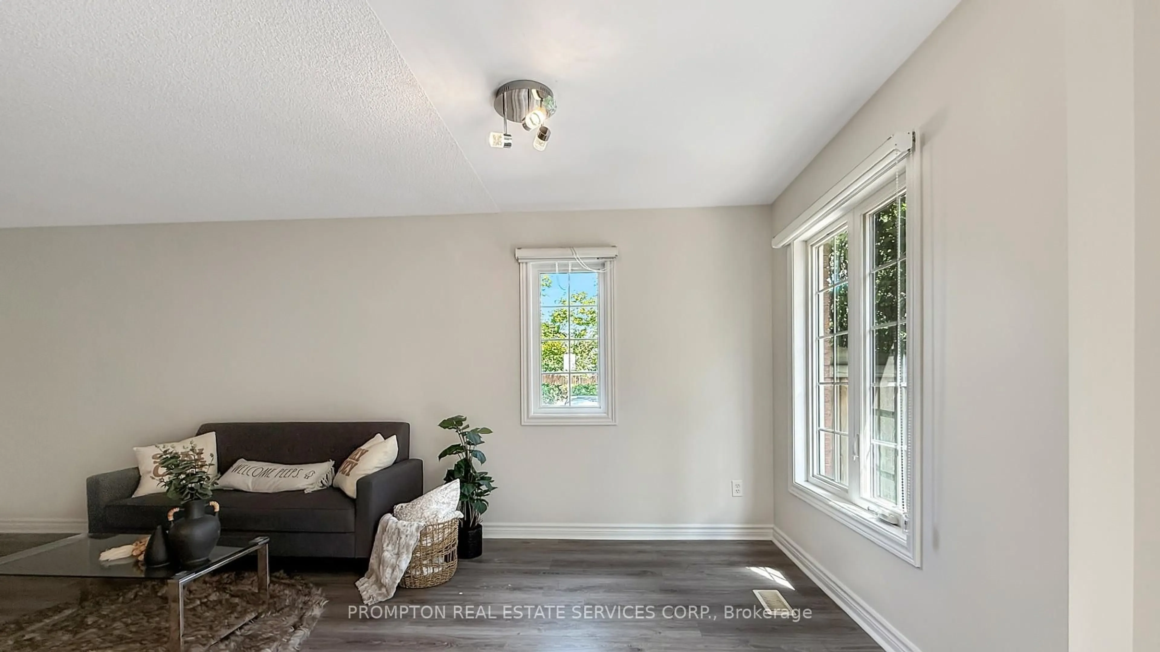 Living room with furniture, unknown for 6950 Tenth Line W #82, Mississauga Ontario L5N 6Y1