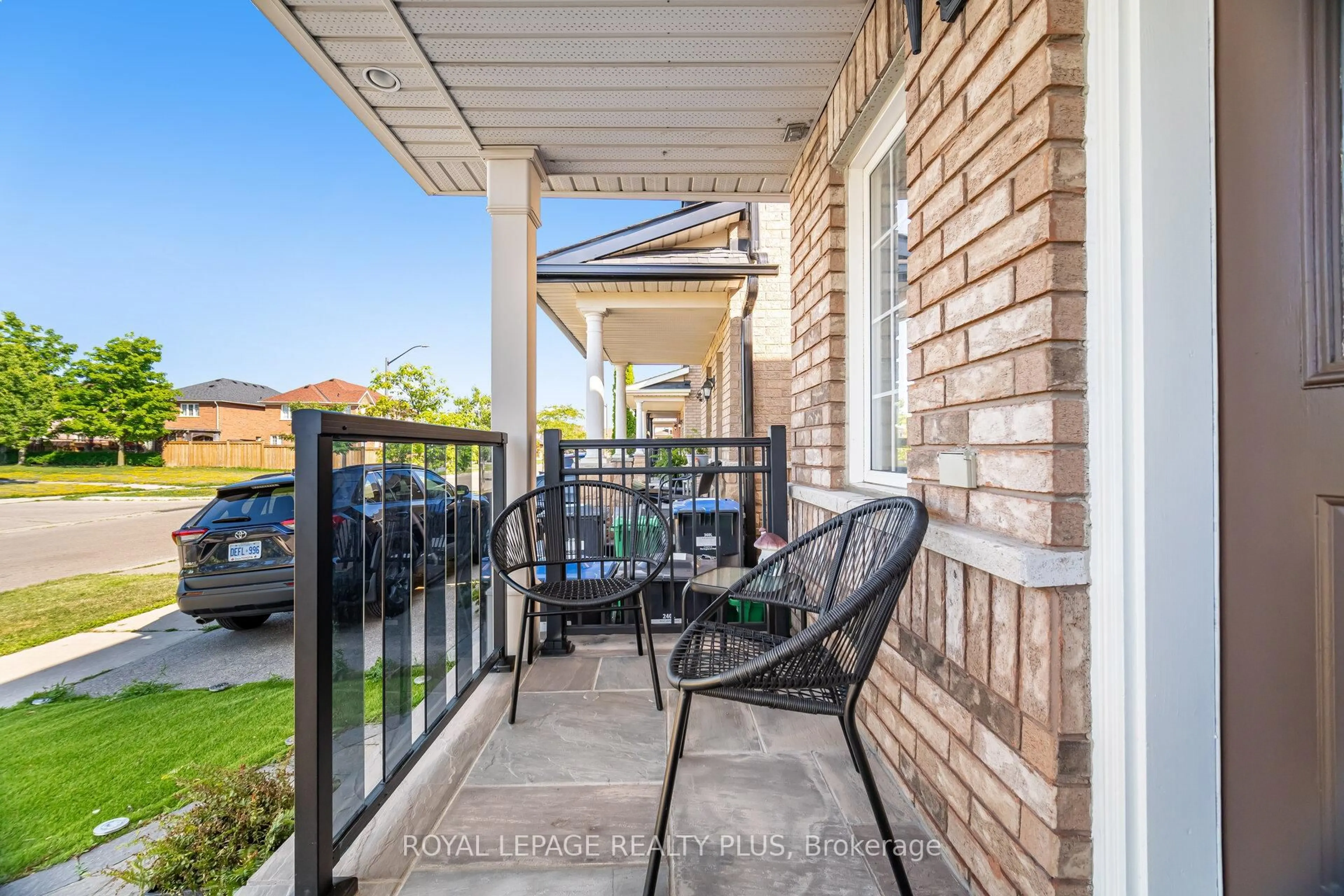 Patio, street for 5574 Freshwater Dr, Mississauga Ontario L5M 7M8