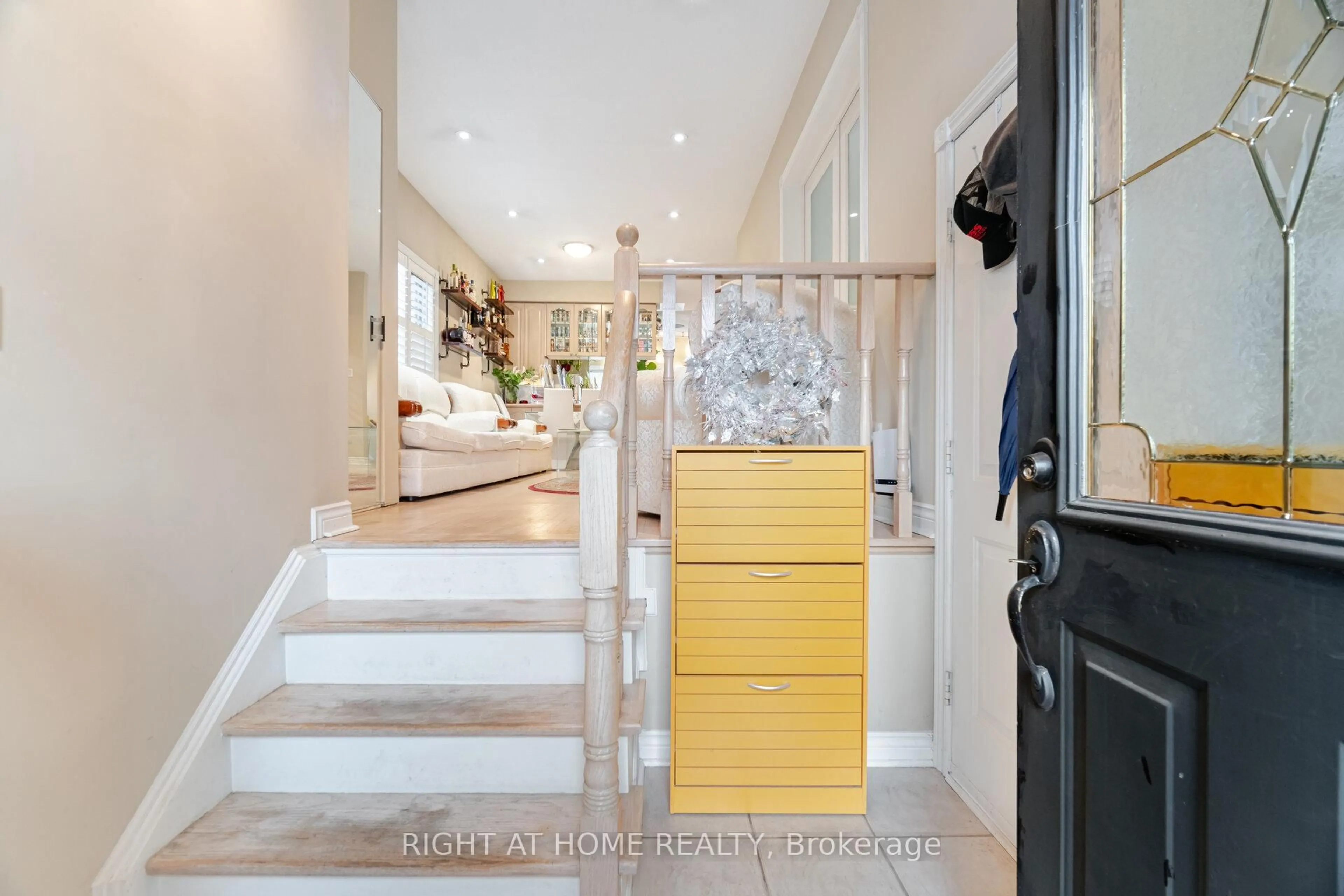 Indoor entryway for 257 Anthony Ave, Mississauga Ontario L4Z 3V4