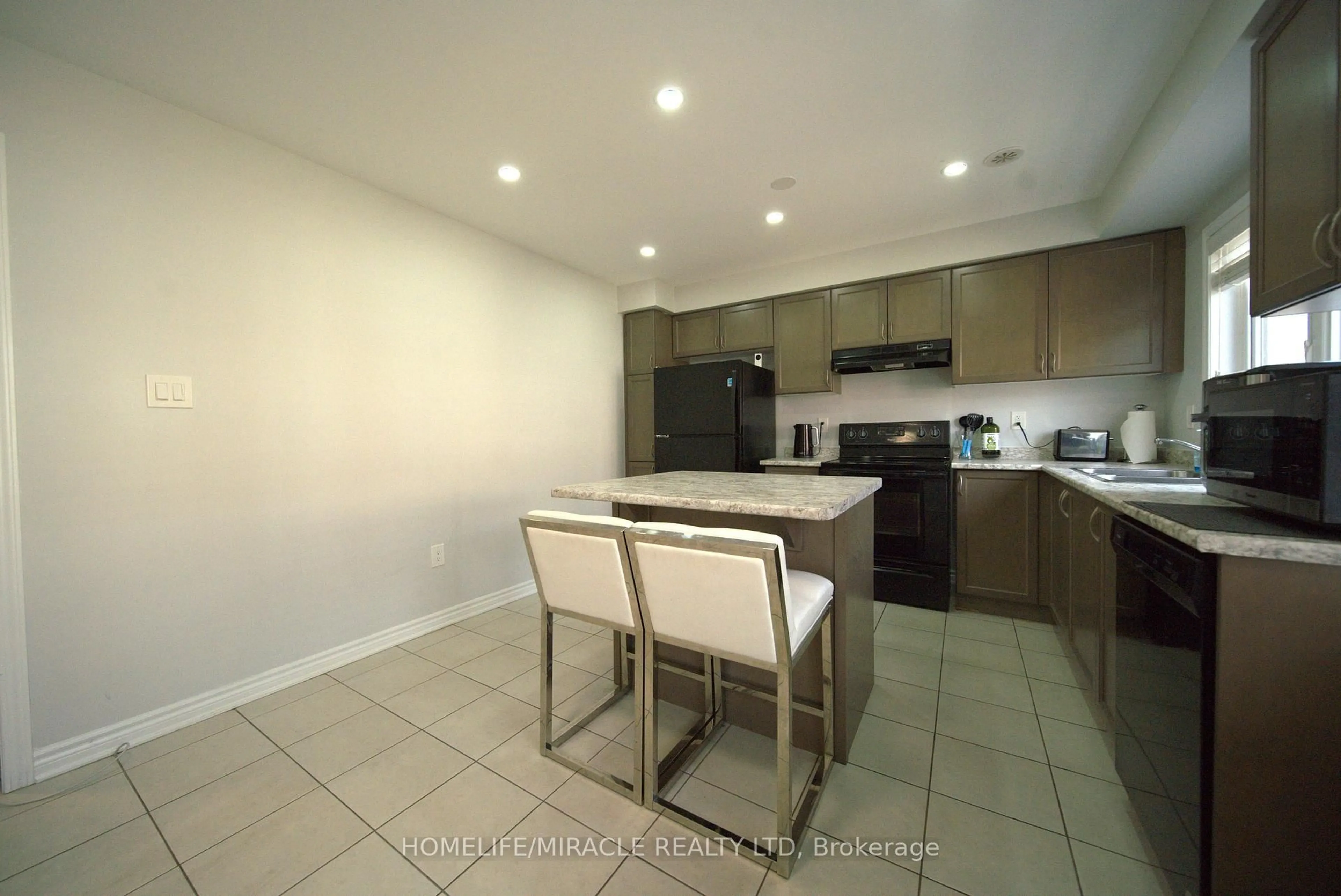 Unknown for 43 Baycliffe Cres, Brampton Ontario L1P 1W8