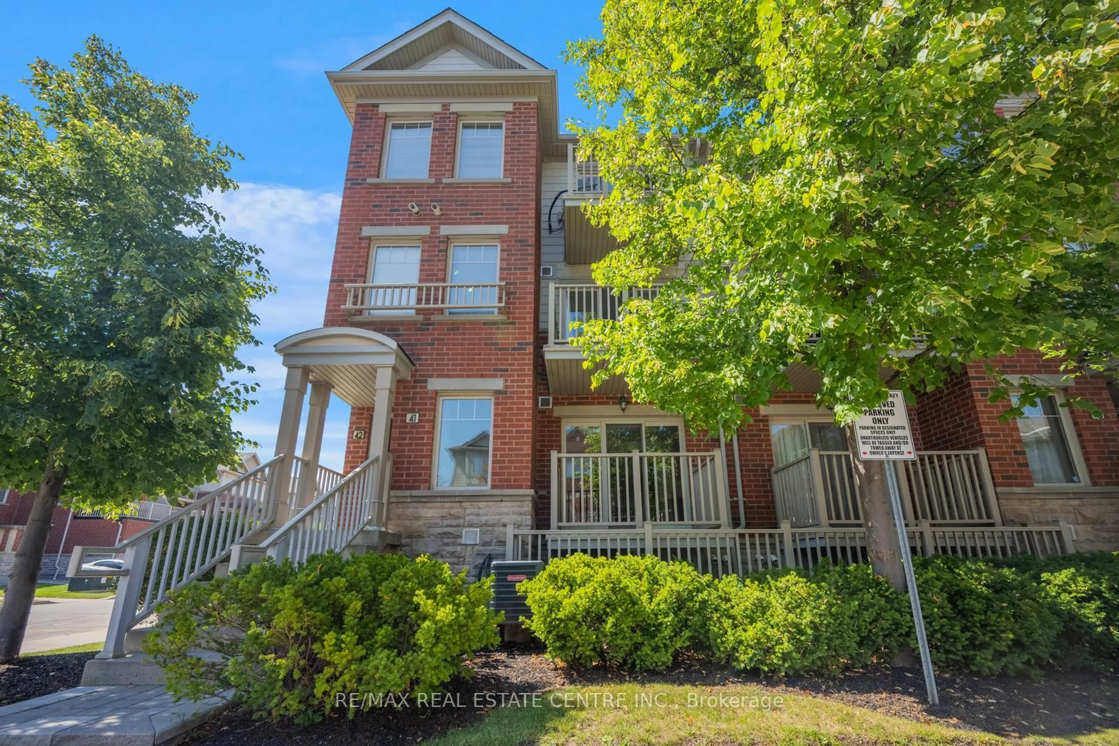 Home with brick exterior material, street for 3250 Bentley Dr #41, Mississauga Ontario L5M 0P7
