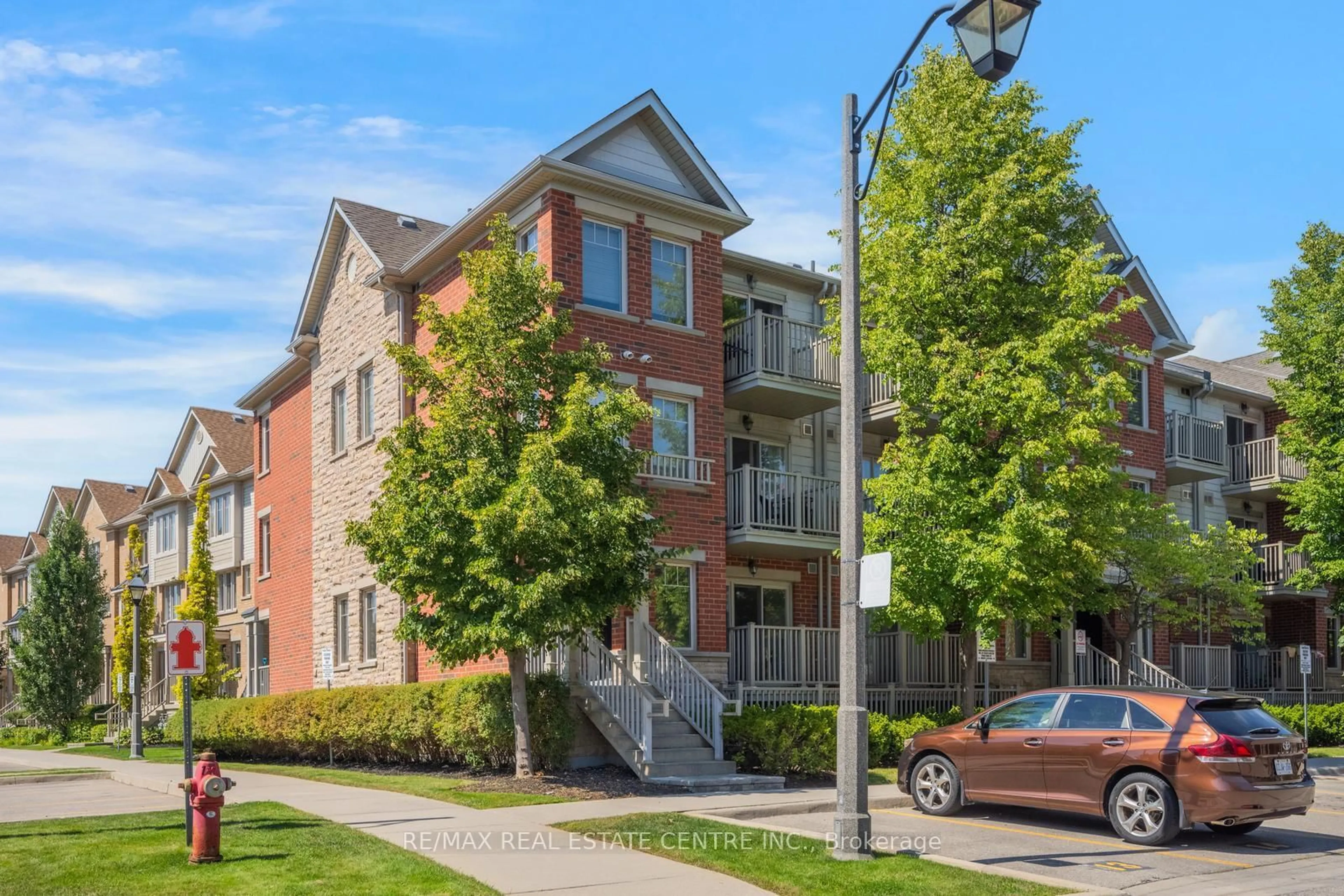 Home with brick exterior material, street for 3250 Bentley Dr #41, Mississauga Ontario L5M 0P7
