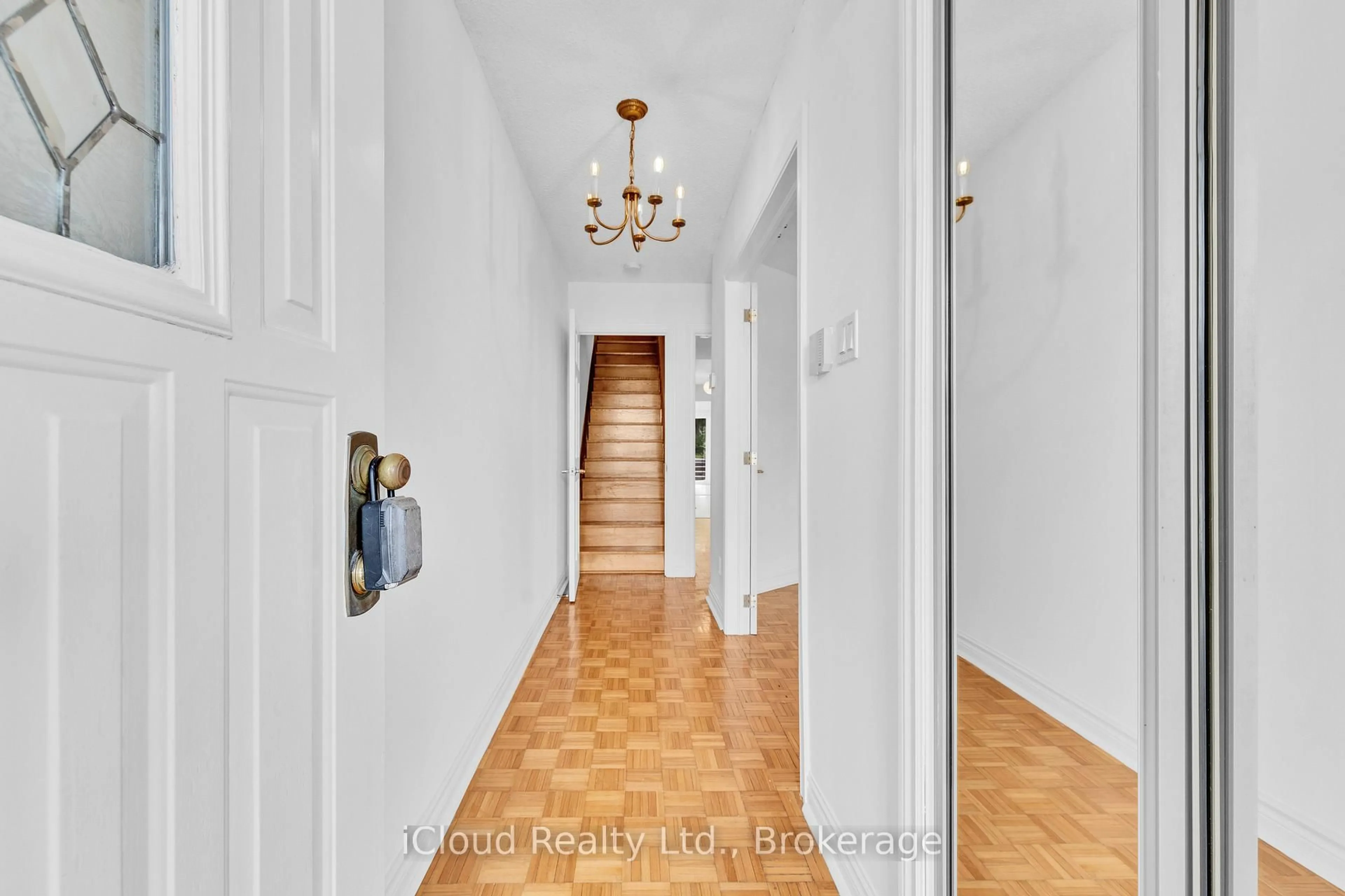 Indoor foyer for 551 Caledonia Rd, Toronto Ontario M6E 4V3
