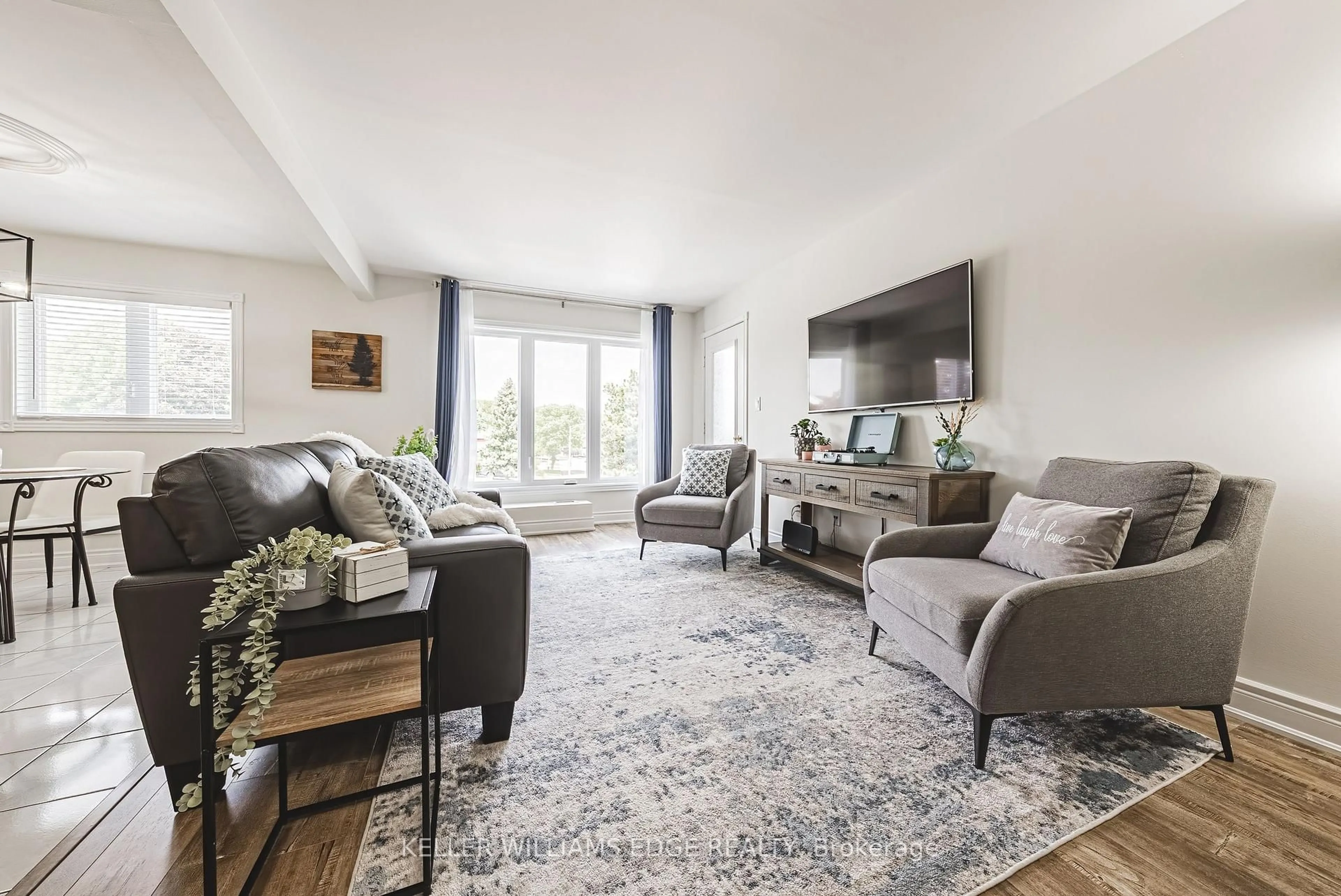 Living room with furniture, unknown for 3050 Pinemeadow Dr #30, Burlington Ontario L7M 3X5