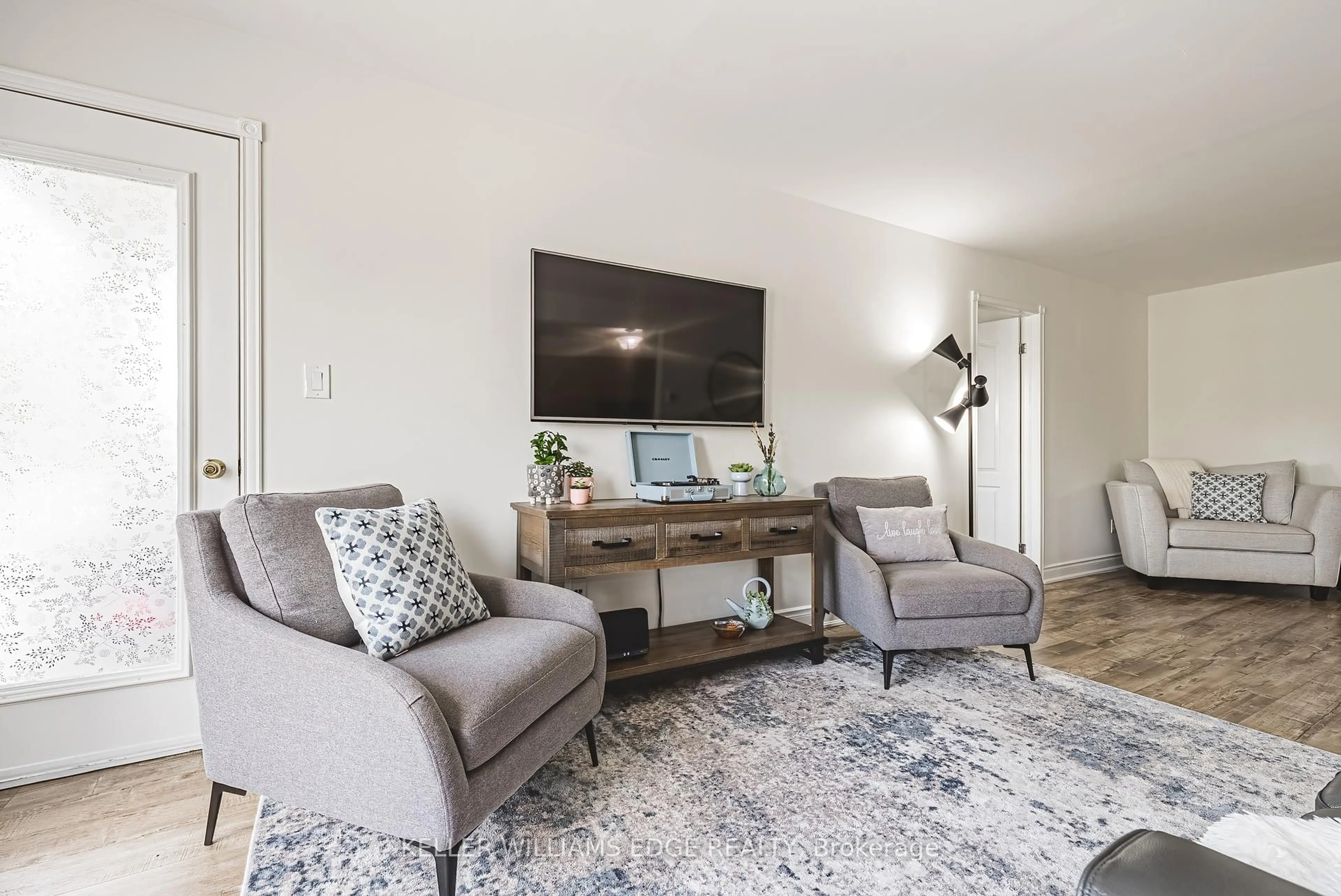 Living room with furniture, unknown for 3050 Pinemeadow Dr #30, Burlington Ontario L7M 3X5
