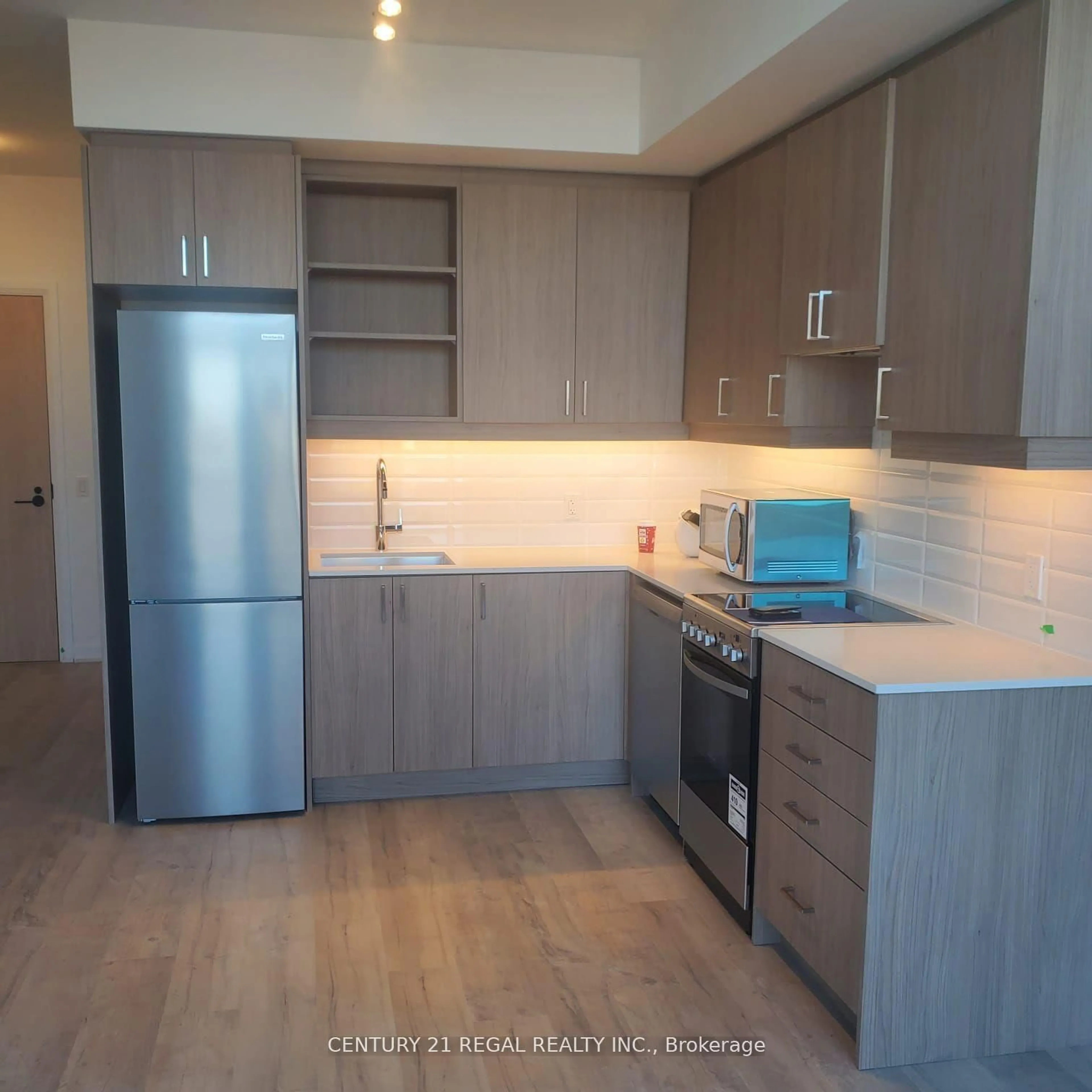 Standard kitchen, wood/laminate floor for 50 George Butchart Dr #314, Toronto Ontario M3K 0C9
