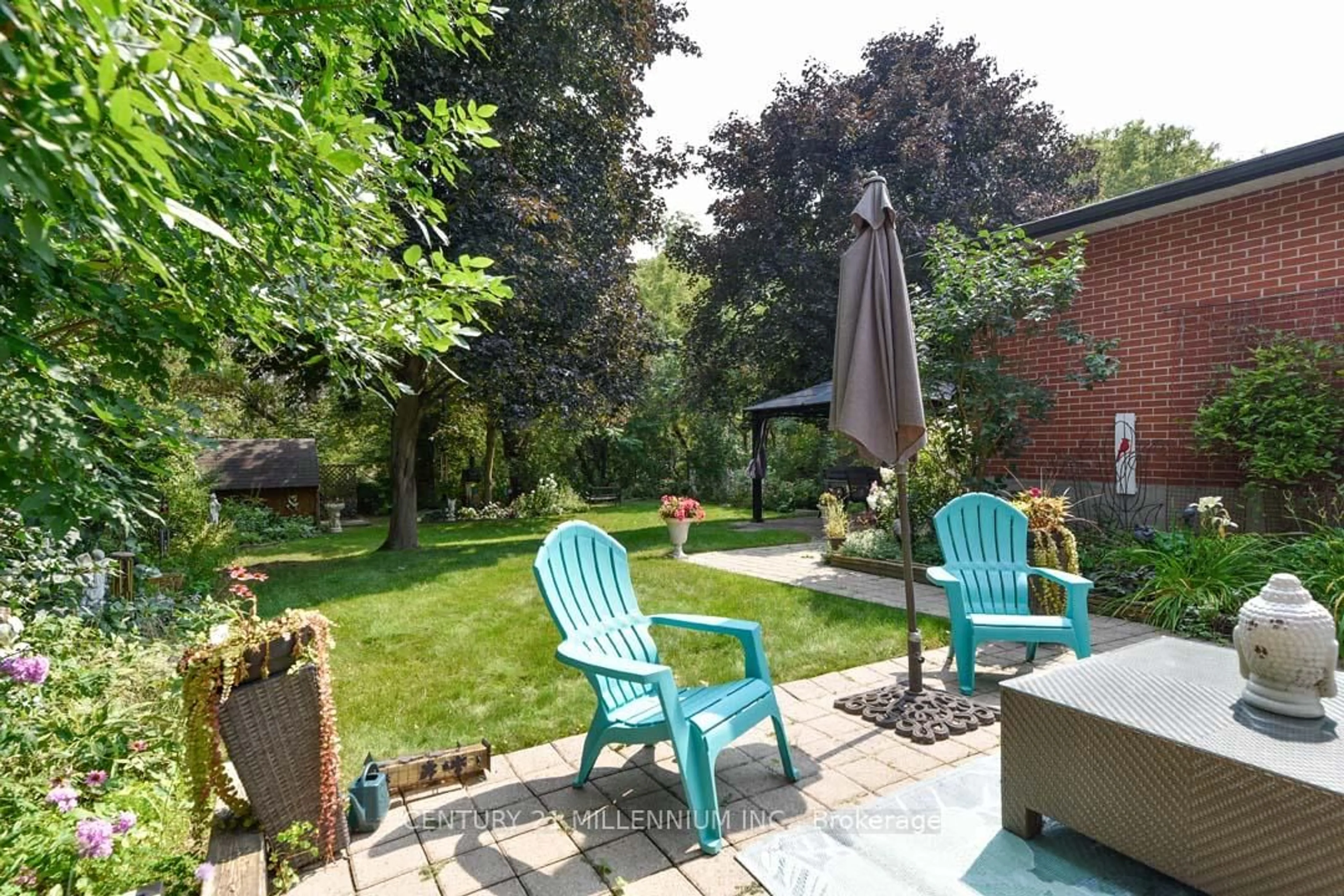 Patio, street for 36 Hickman St, Caledon Ontario L7E 2N1